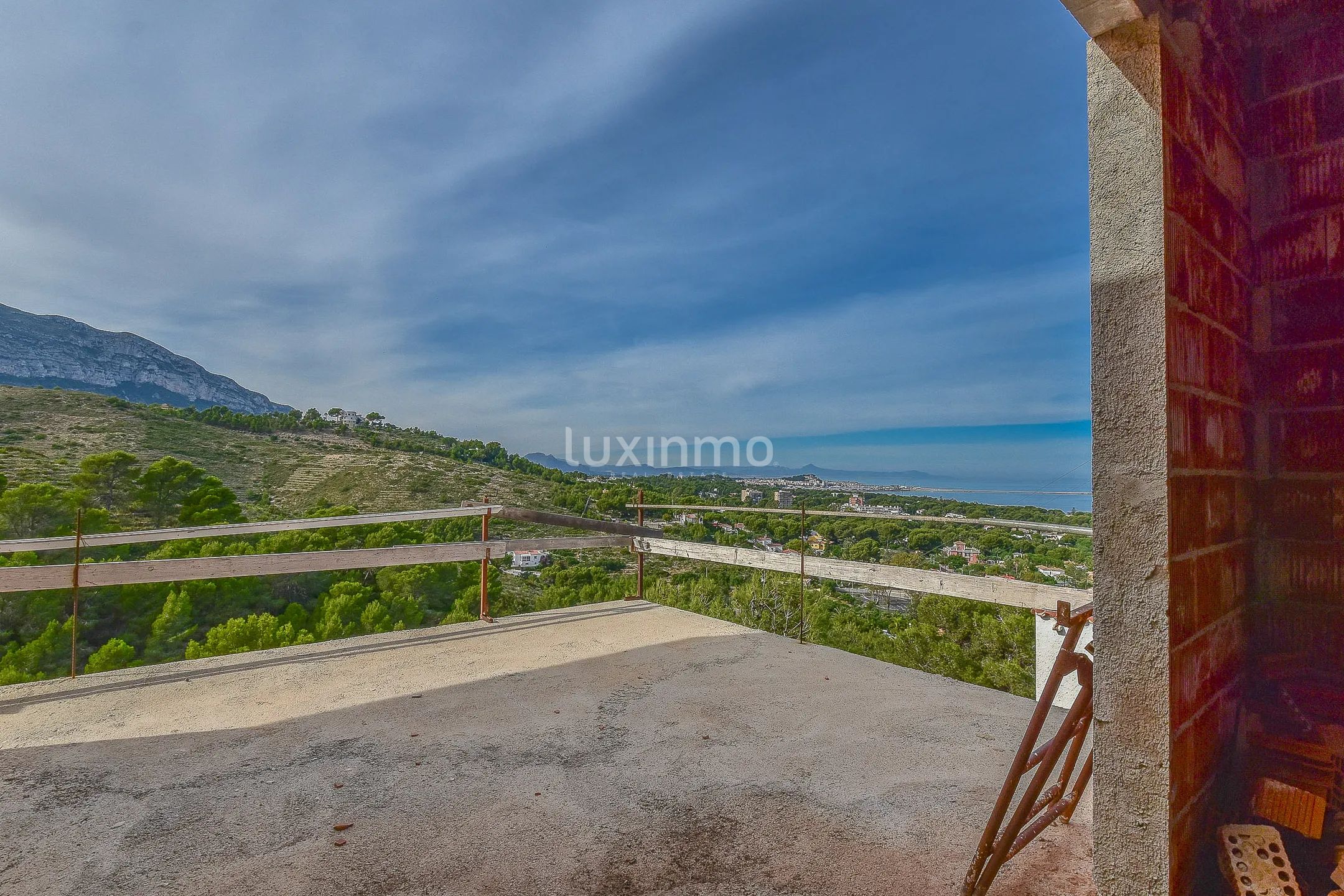 Nowoczesna willa w budowie z widokiem na morze — photo 14