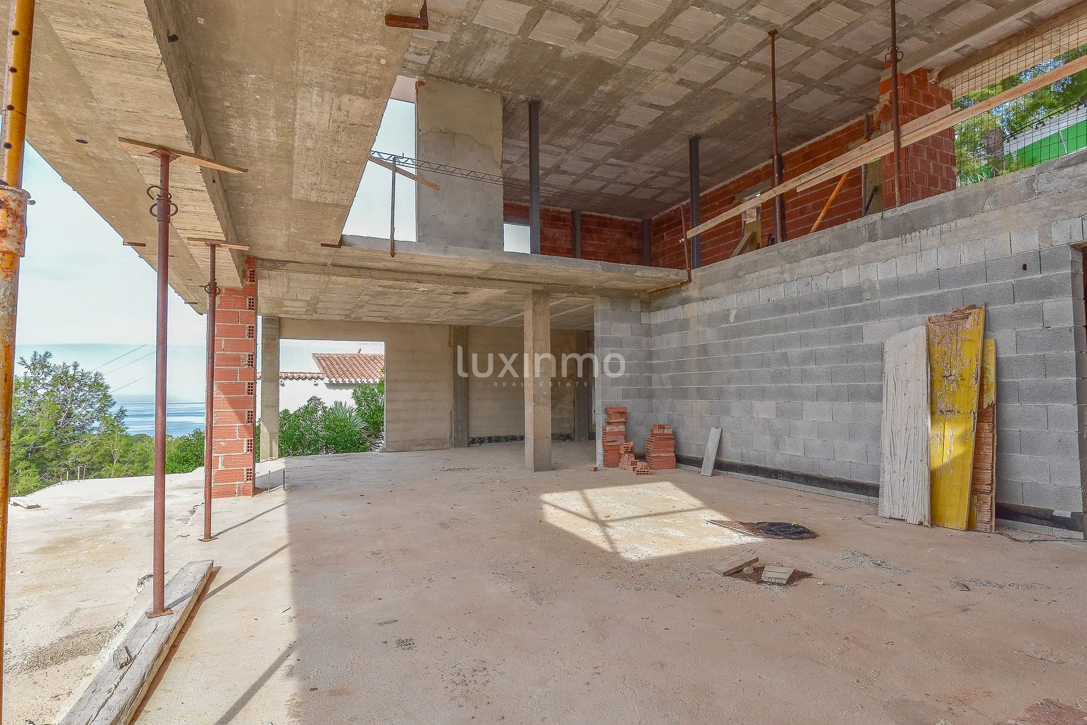 Nowoczesna willa w budowie z widokiem na morze — photo 17