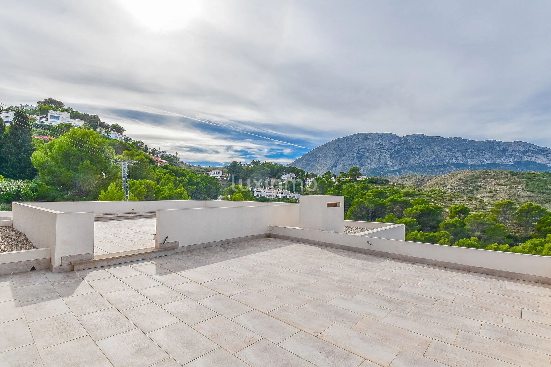 Nowoczesna willa w budowie z widokiem na morze — photo 9