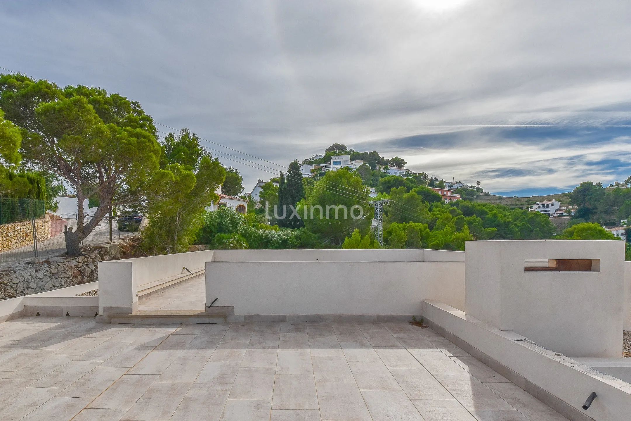 Nowoczesna willa w budowie z widokiem na morze — photo 10