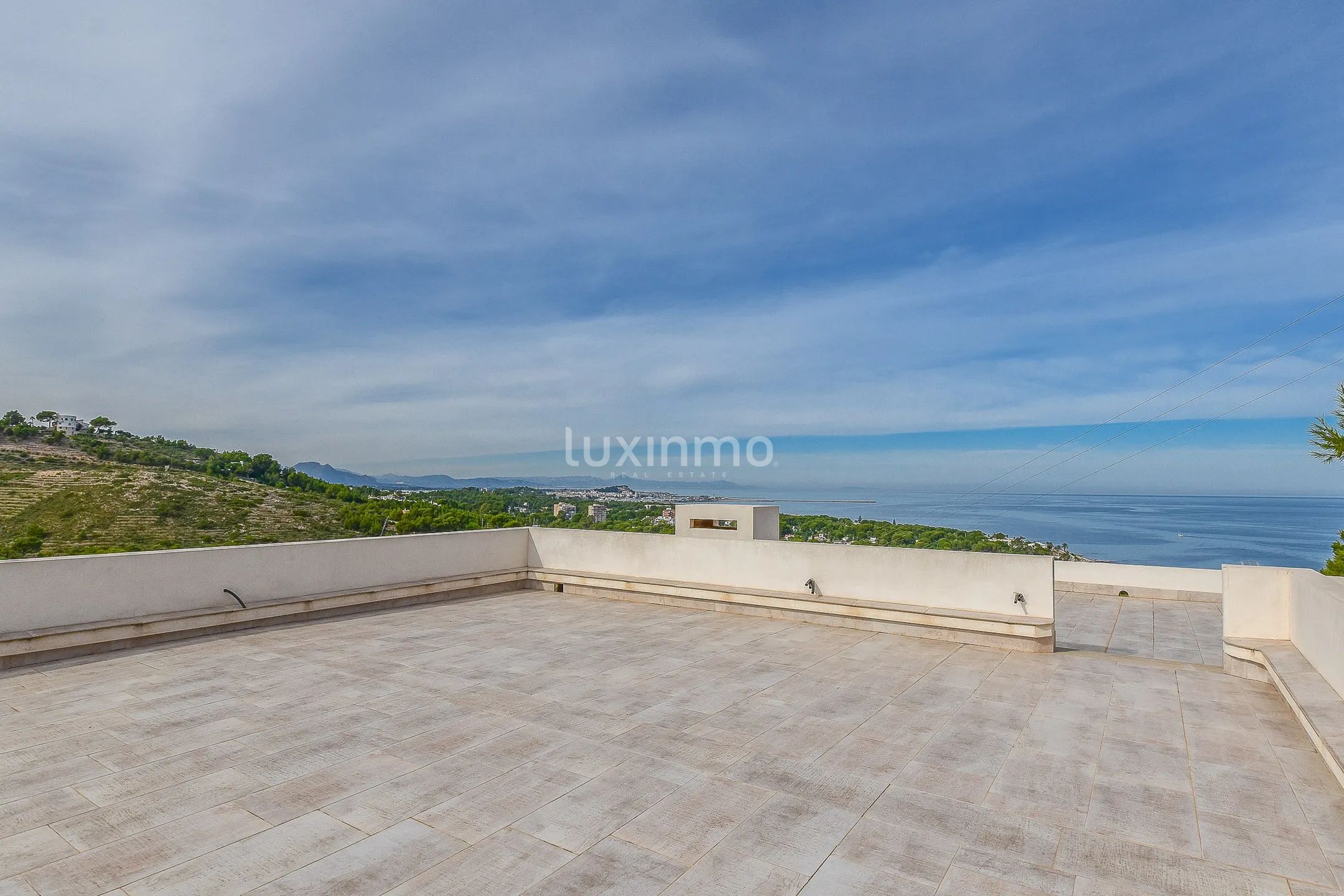 Nowoczesna willa w budowie z widokiem na morze — photo 8