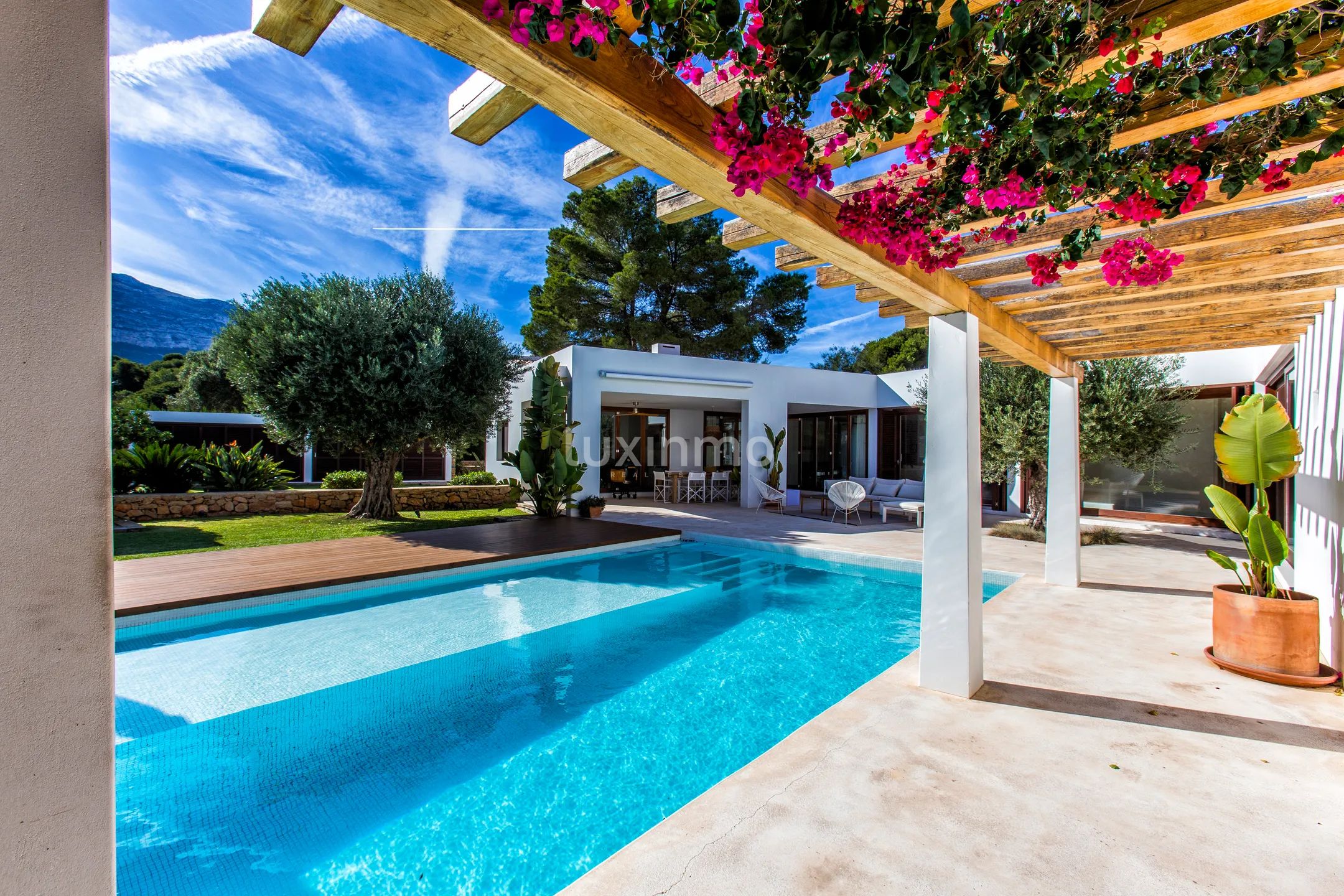Large Ibicencan style luxury villa — photo 4