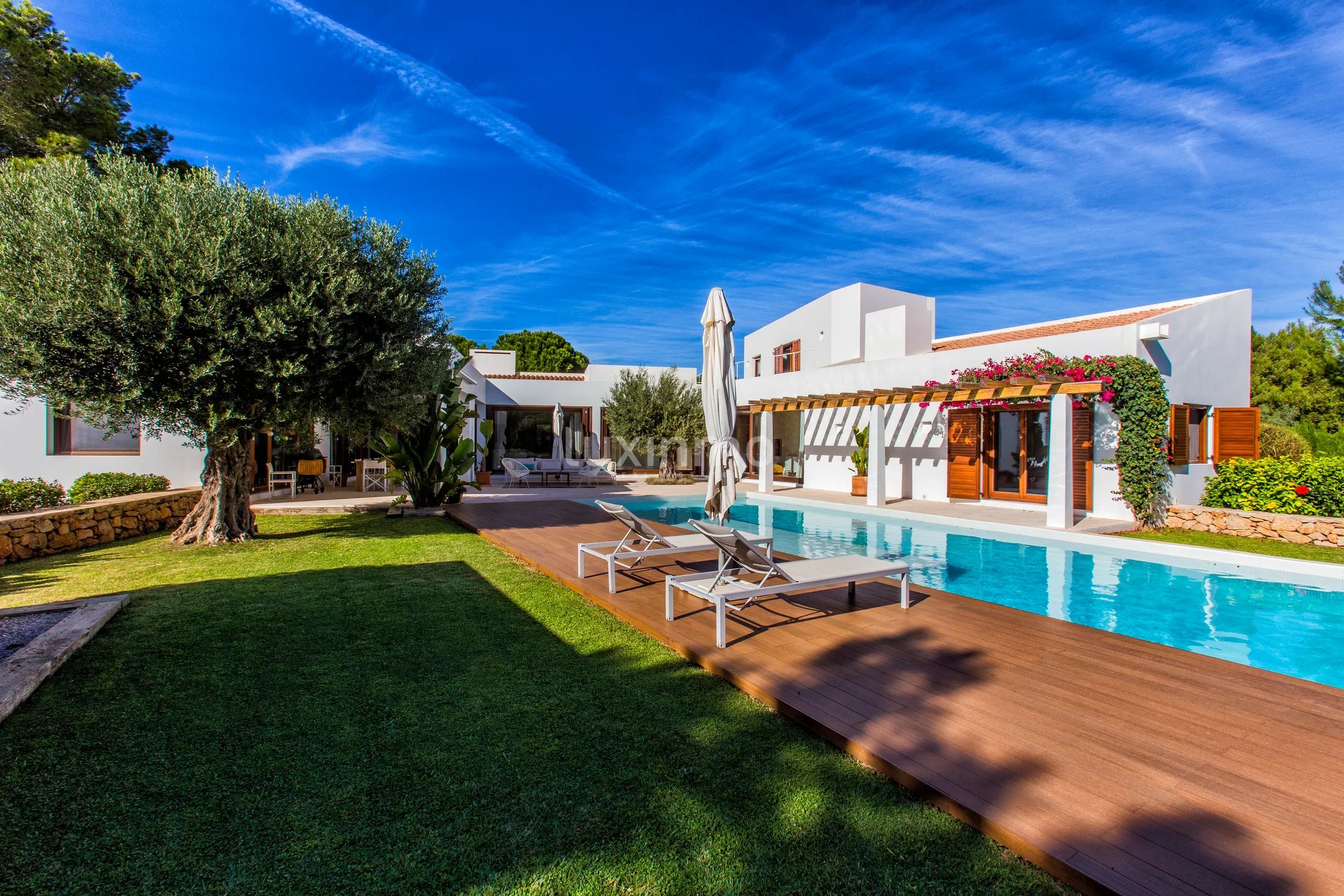 Large Ibicencan style luxury villa — photo 1