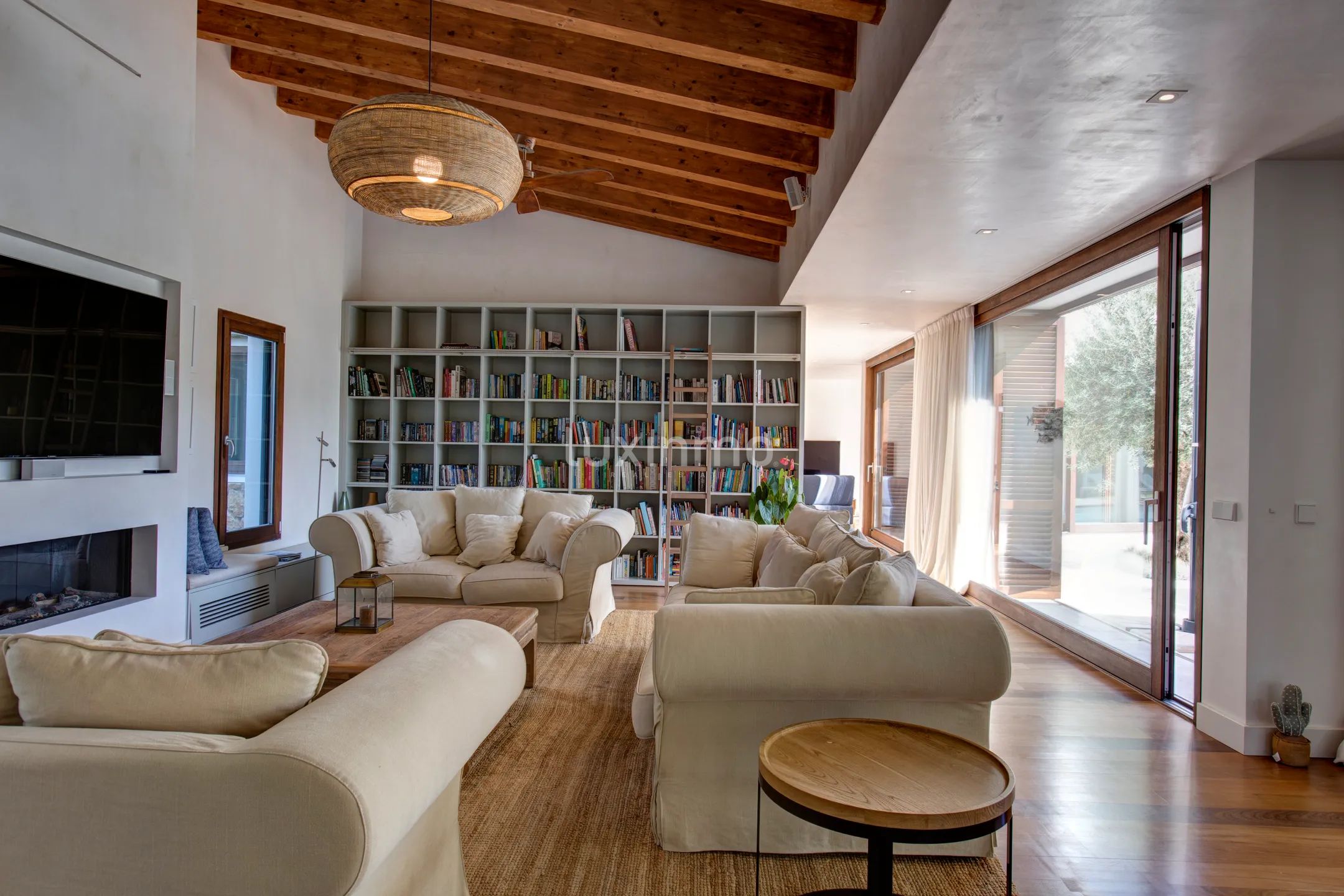 Large Ibicencan style luxury villa — photo 17