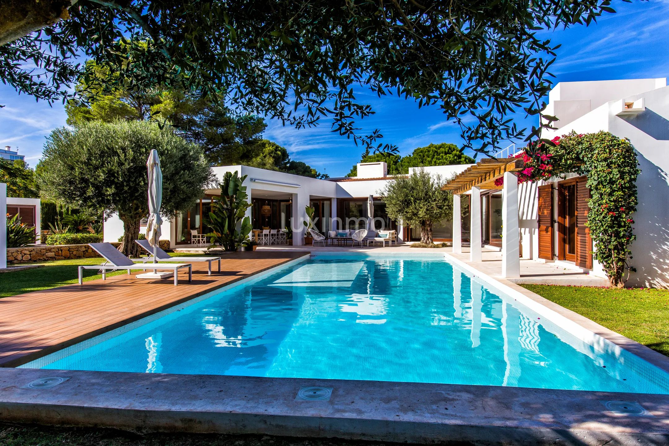 Large Ibicencan style luxury villa — photo 54