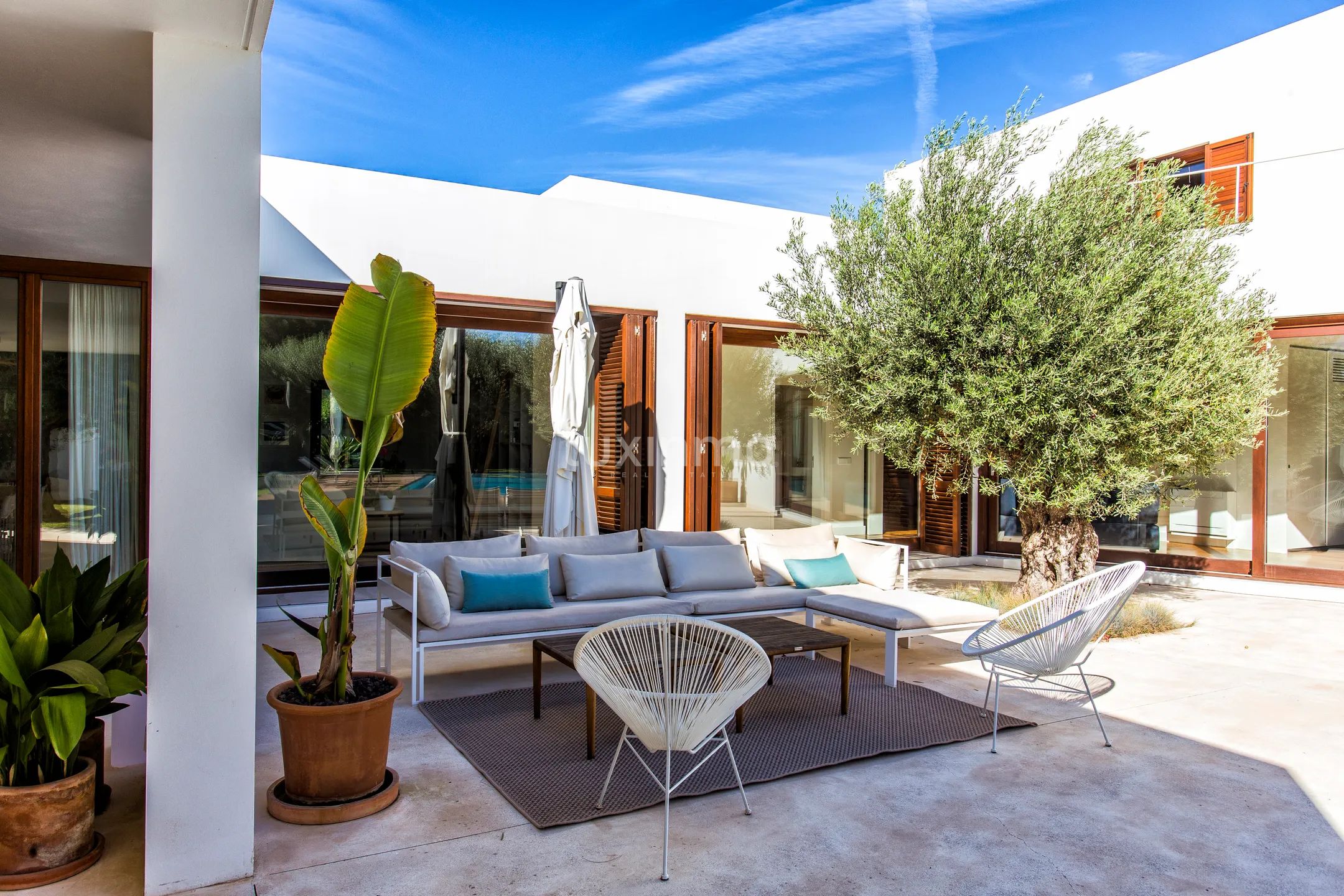 Large Ibicencan style luxury villa — photo 35