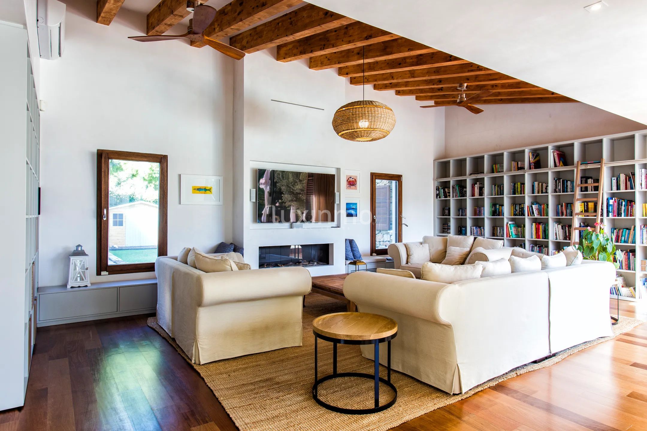 Large Ibicencan style luxury villa — photo 18