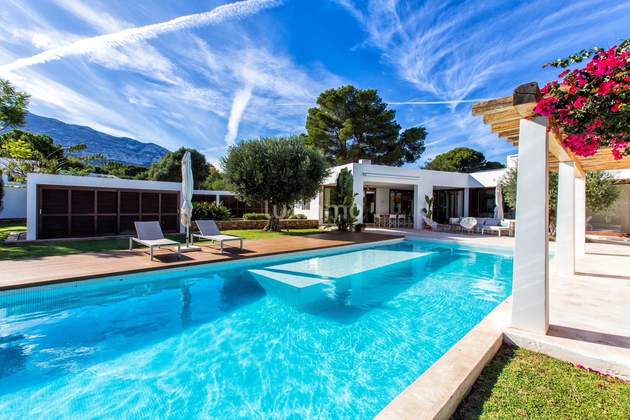 Large Ibicencan style luxury villa — photo 2