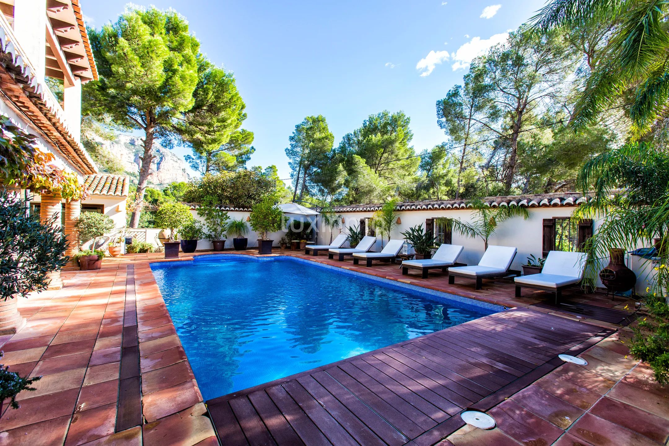 Large mediterranean sunny villa — photo 6