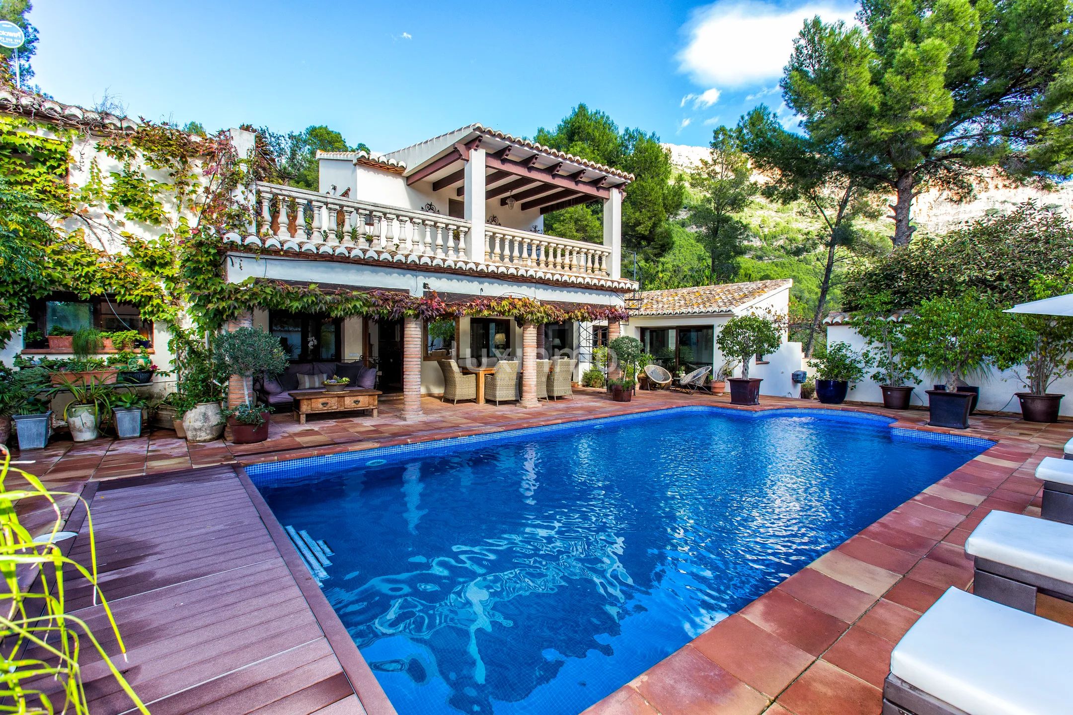 Large mediterranean sunny villa — photo 1