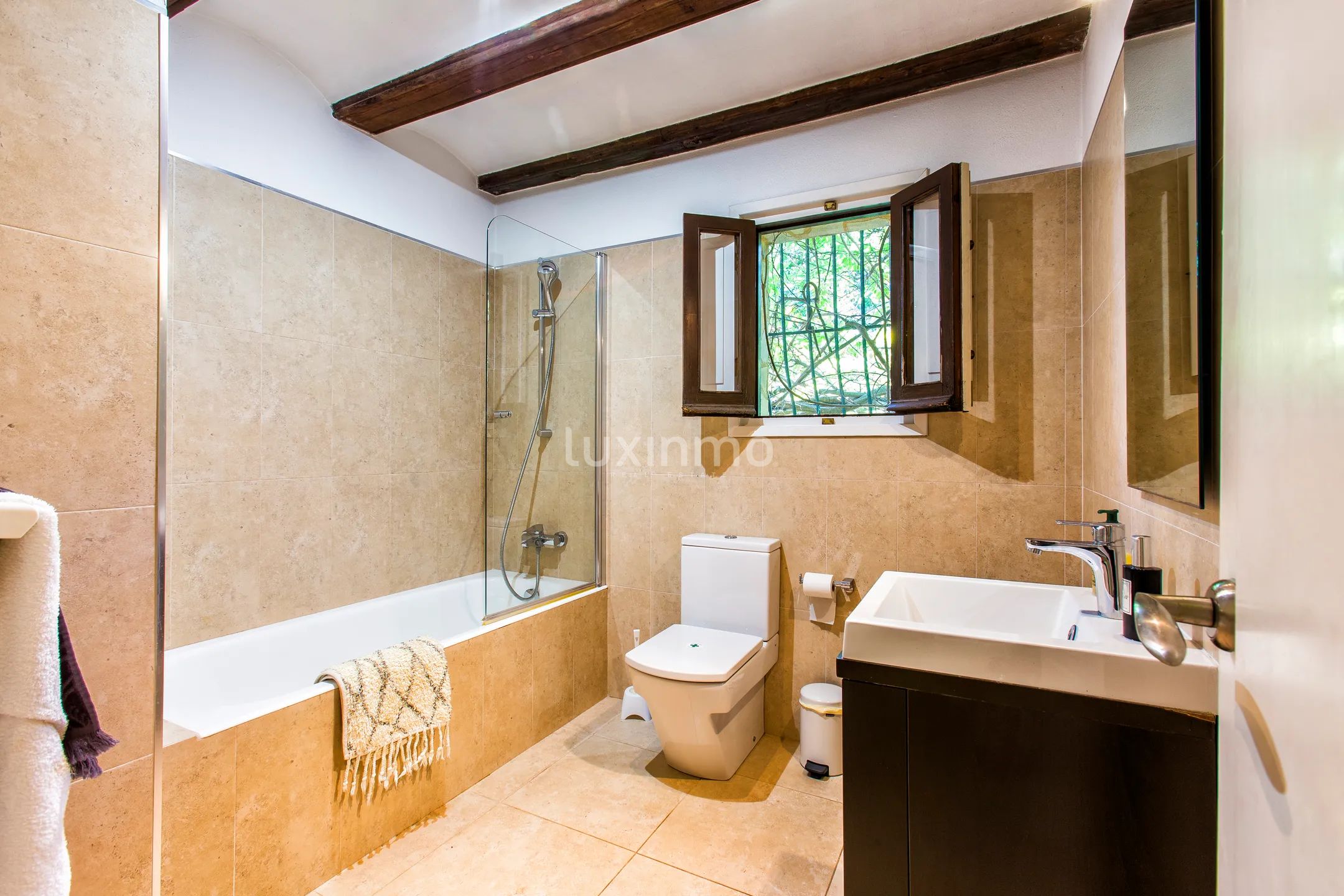 Large mediterranean sunny villa — photo 21