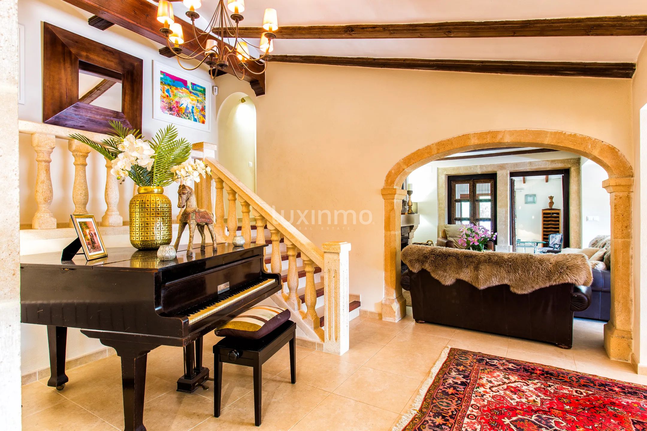 Large mediterranean sunny villa — photo 10