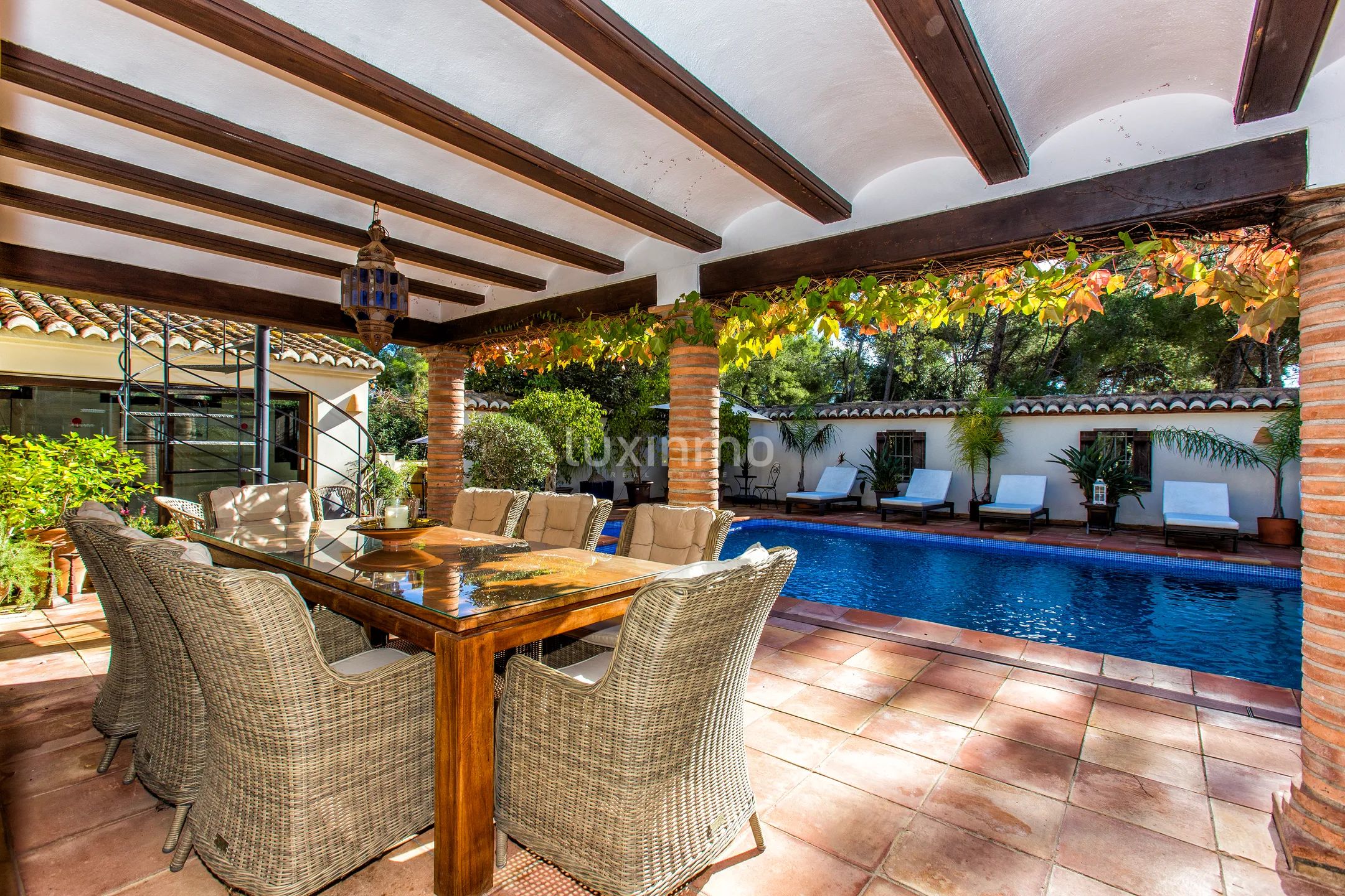 Large mediterranean sunny villa — photo 4