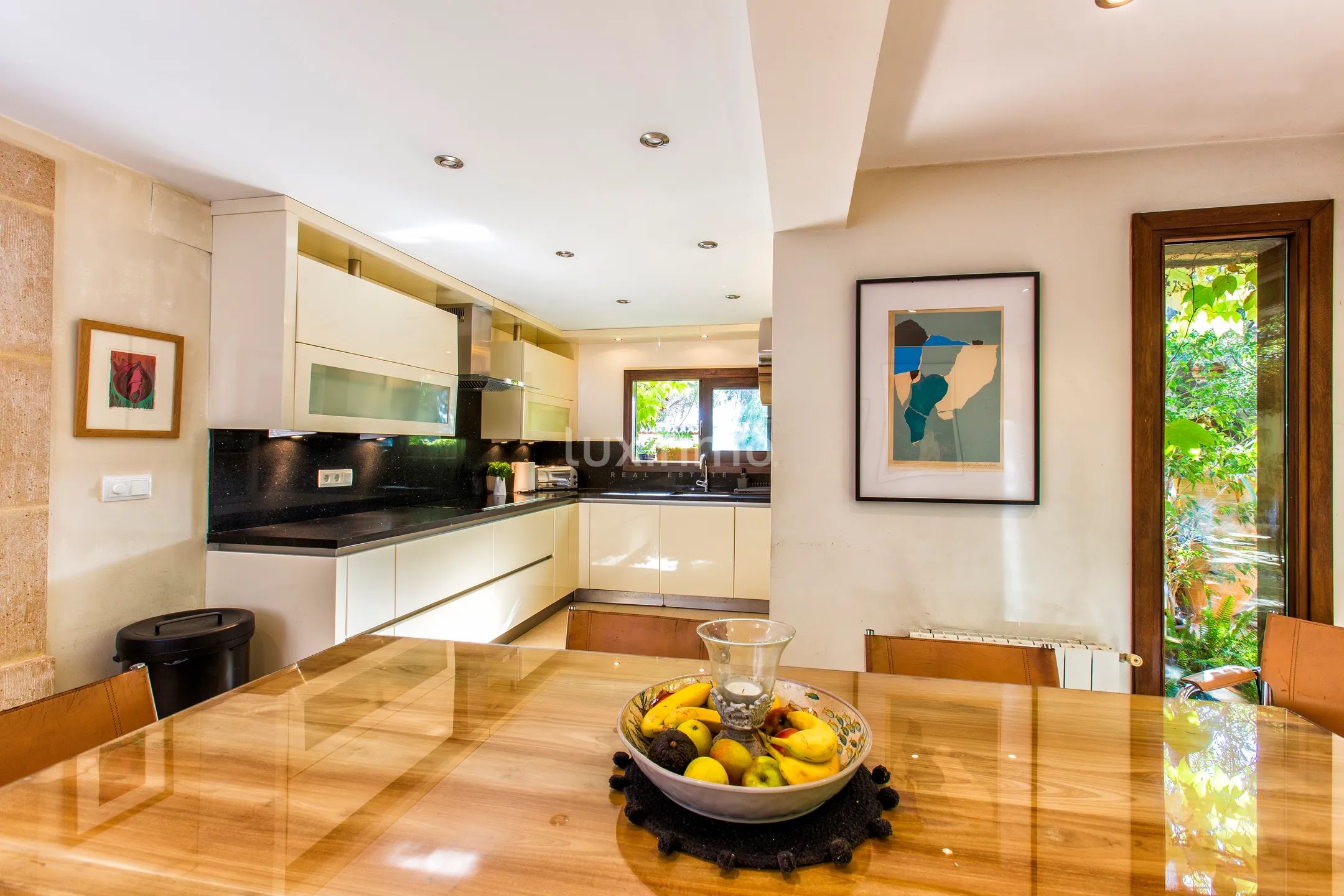 Large mediterranean sunny villa — photo 13