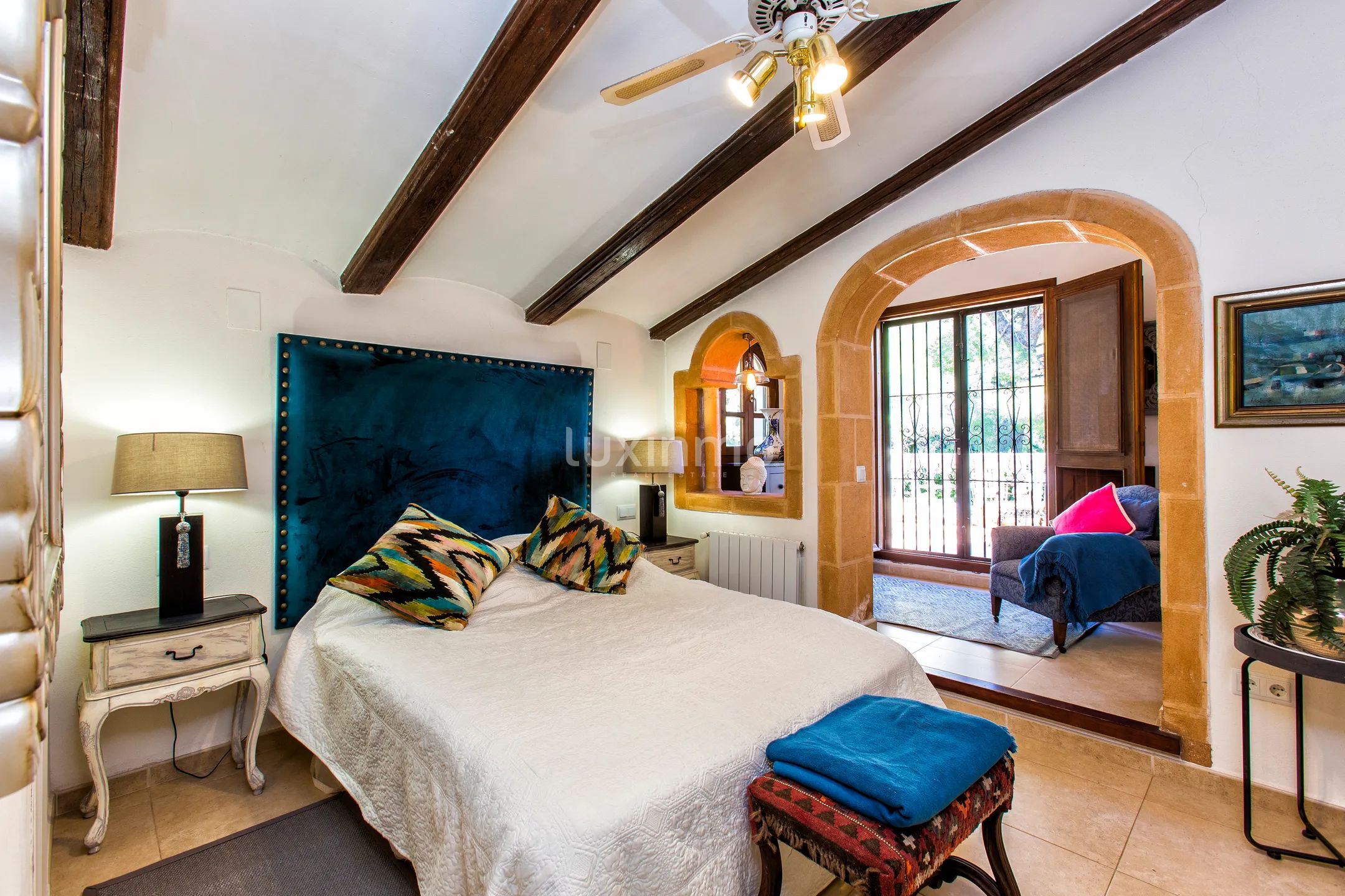Large mediterranean sunny villa — photo 19