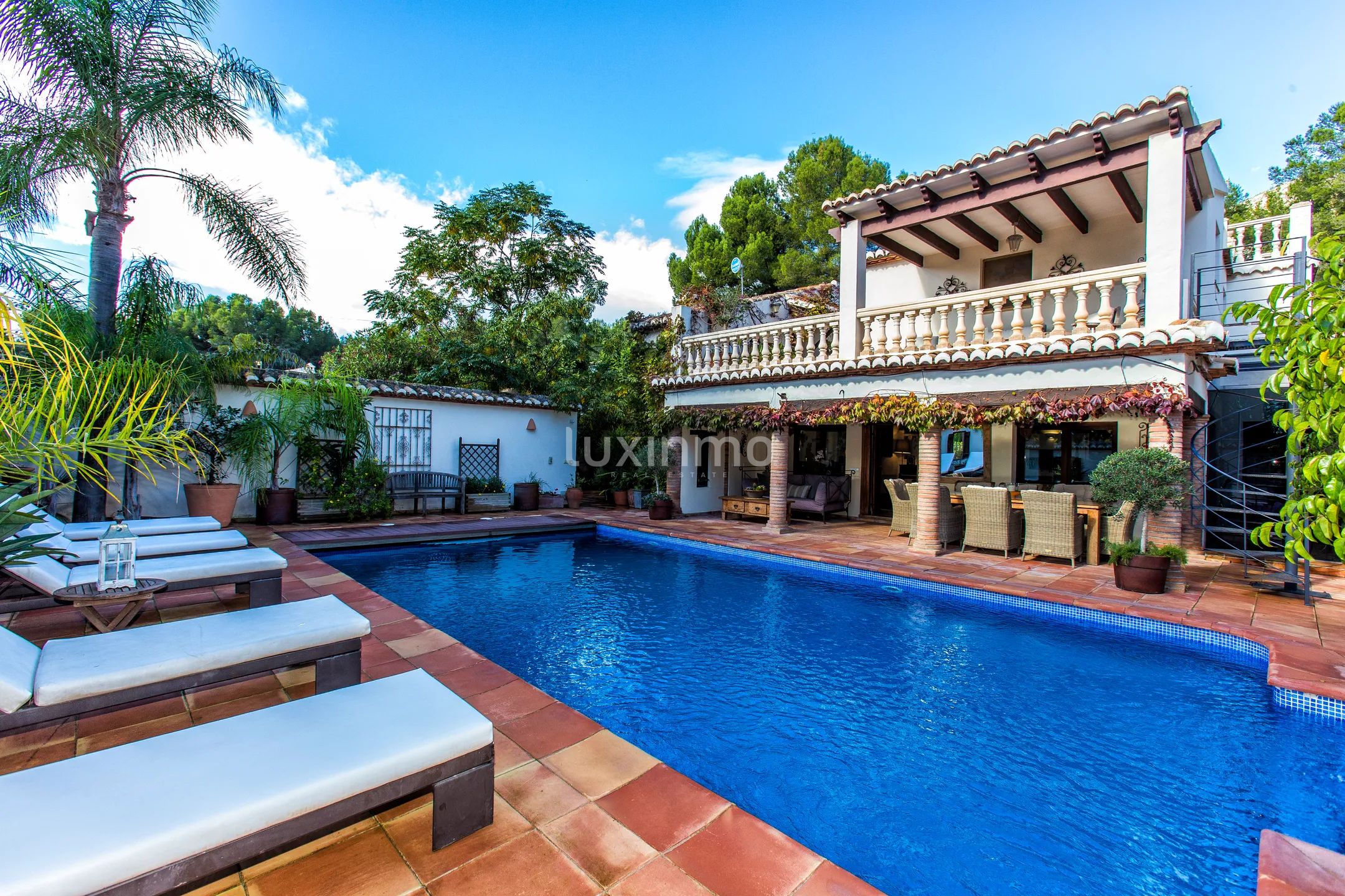 Large mediterranean sunny villa — photo 25