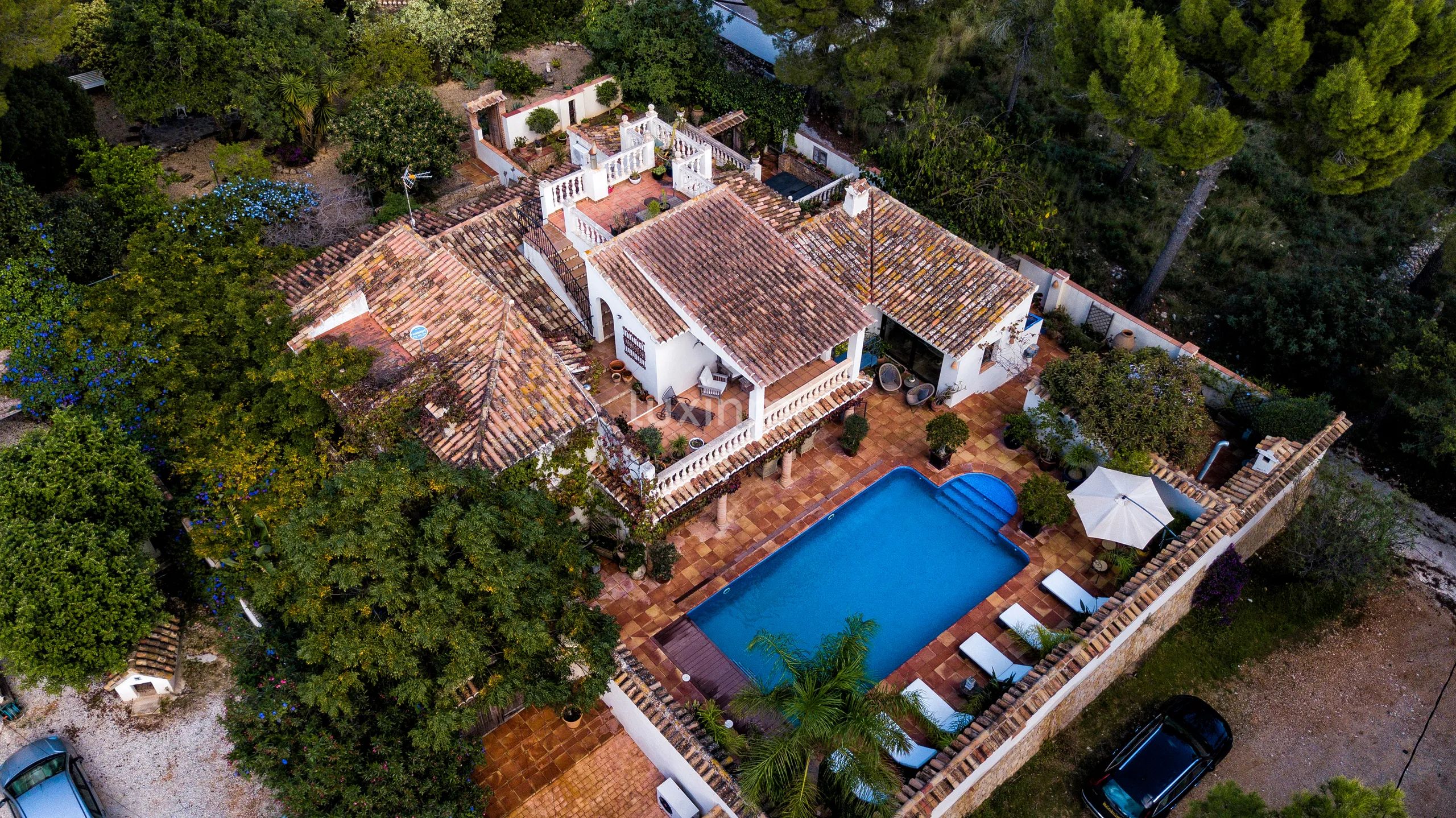 Large mediterranean sunny villa — photo 27