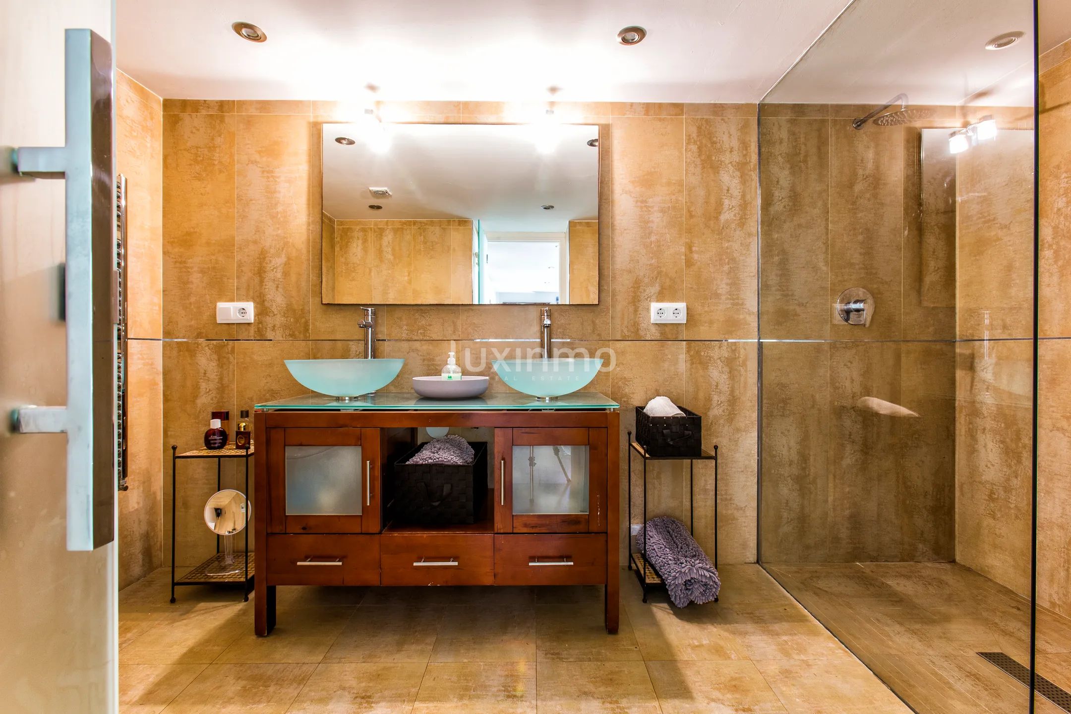 Large mediterranean sunny villa — photo 17