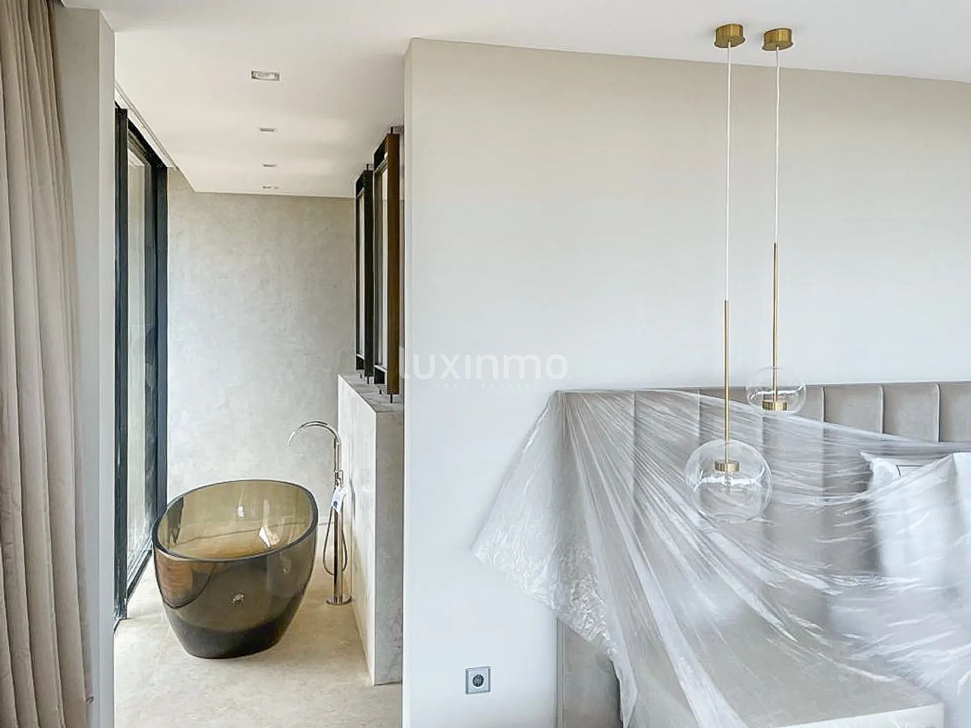 Завершенная вилла в современном стиле расположена в Кап Мартине — photo 8