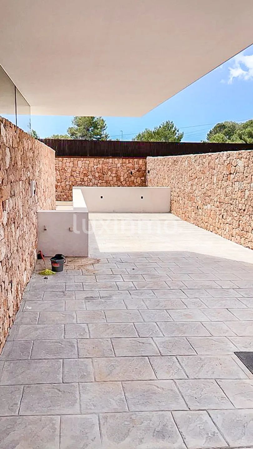 Завершенная вилла в современном стиле расположена в Кап Мартине — photo 16