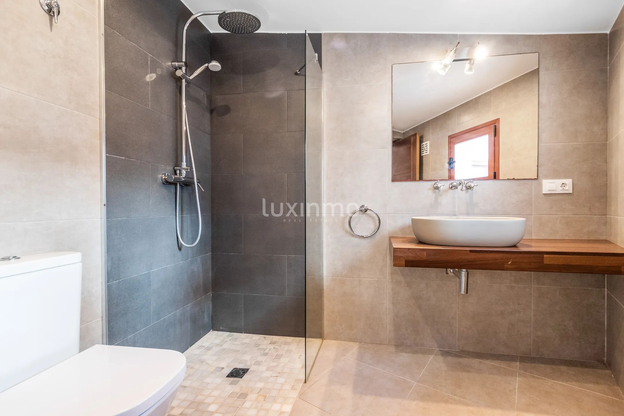Impressive villa with pool for rent in Albir — photo 37