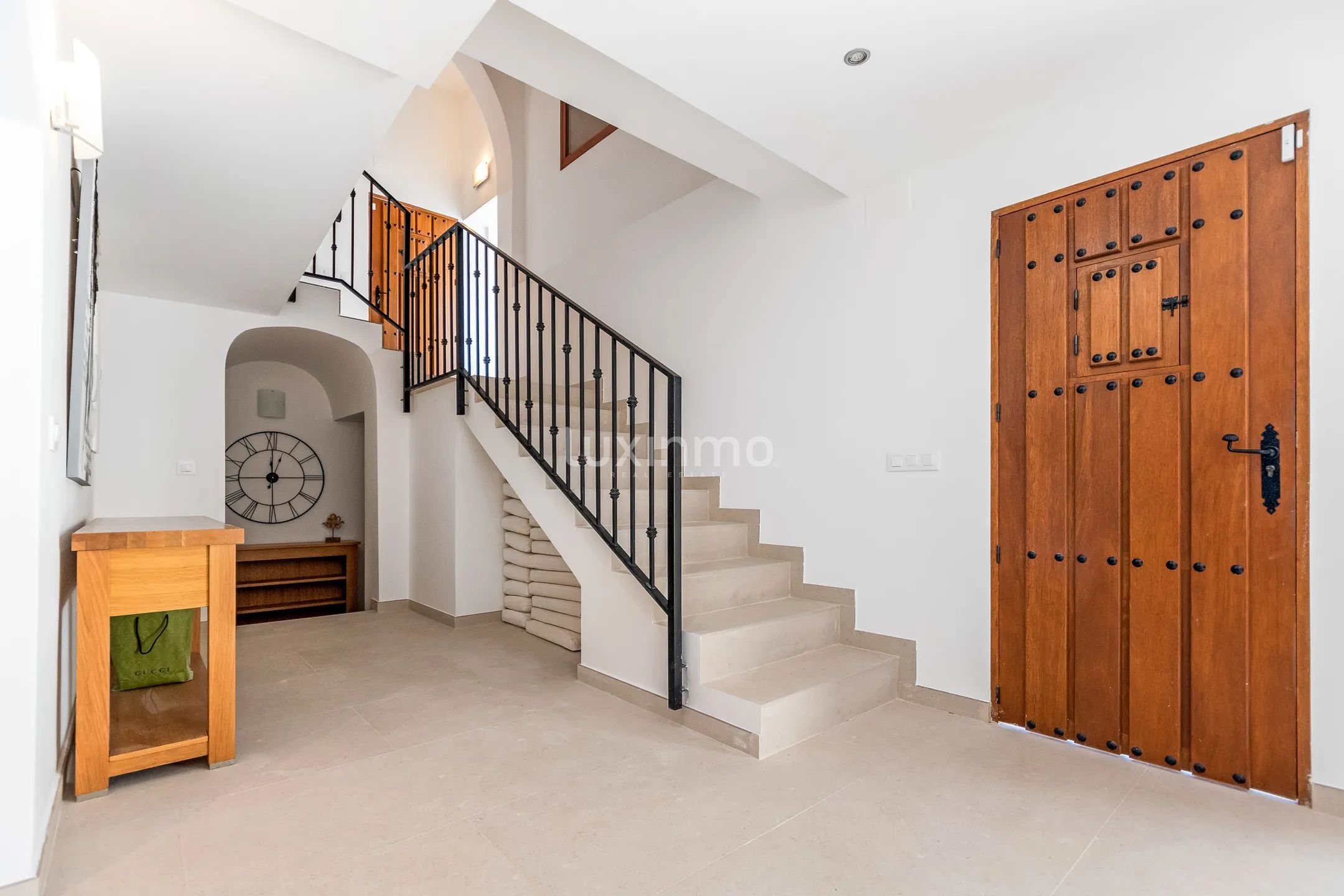 Impressive villa with pool for rent in Albir — photo 16