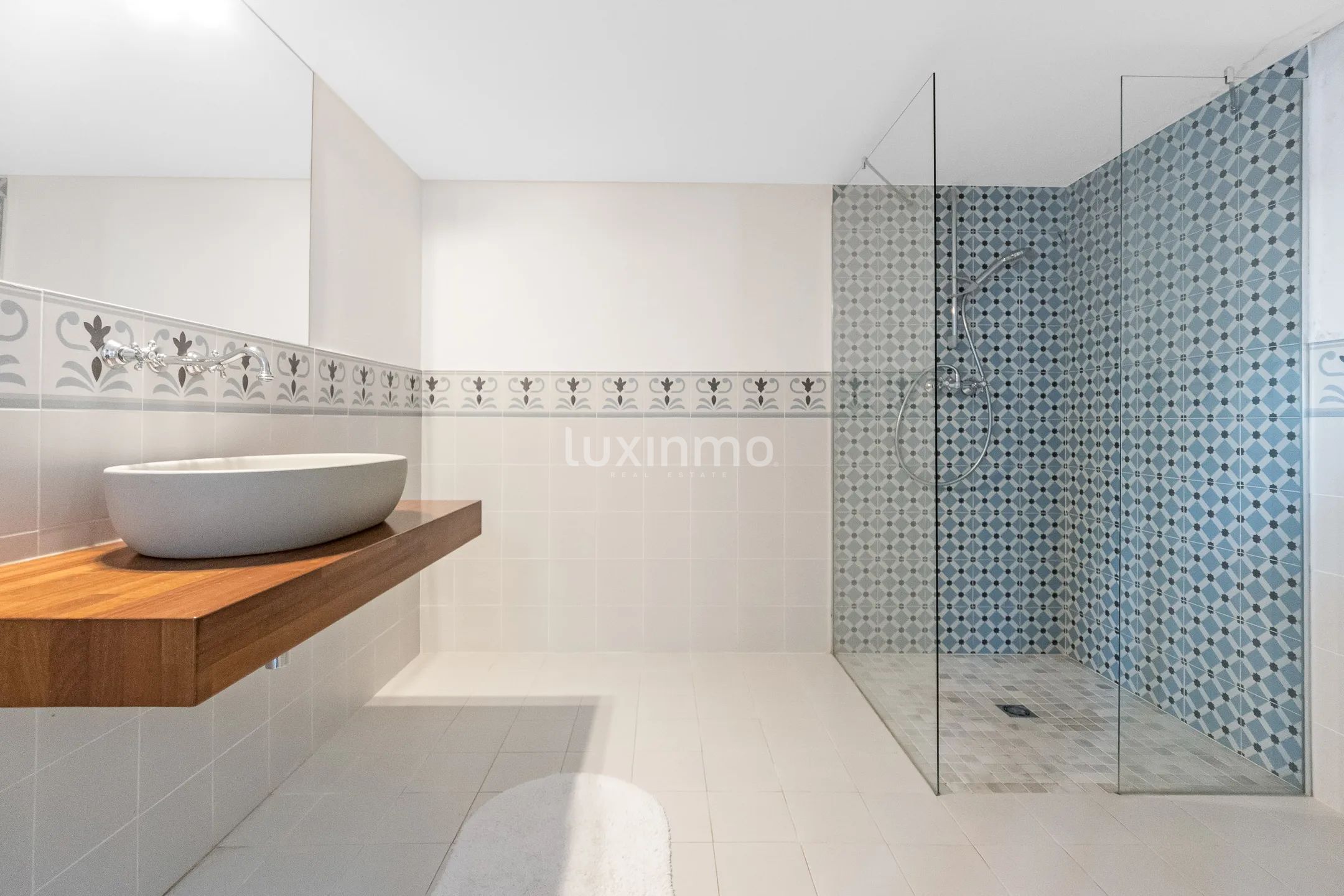 Impressive villa with pool for rent in Albir — photo 14