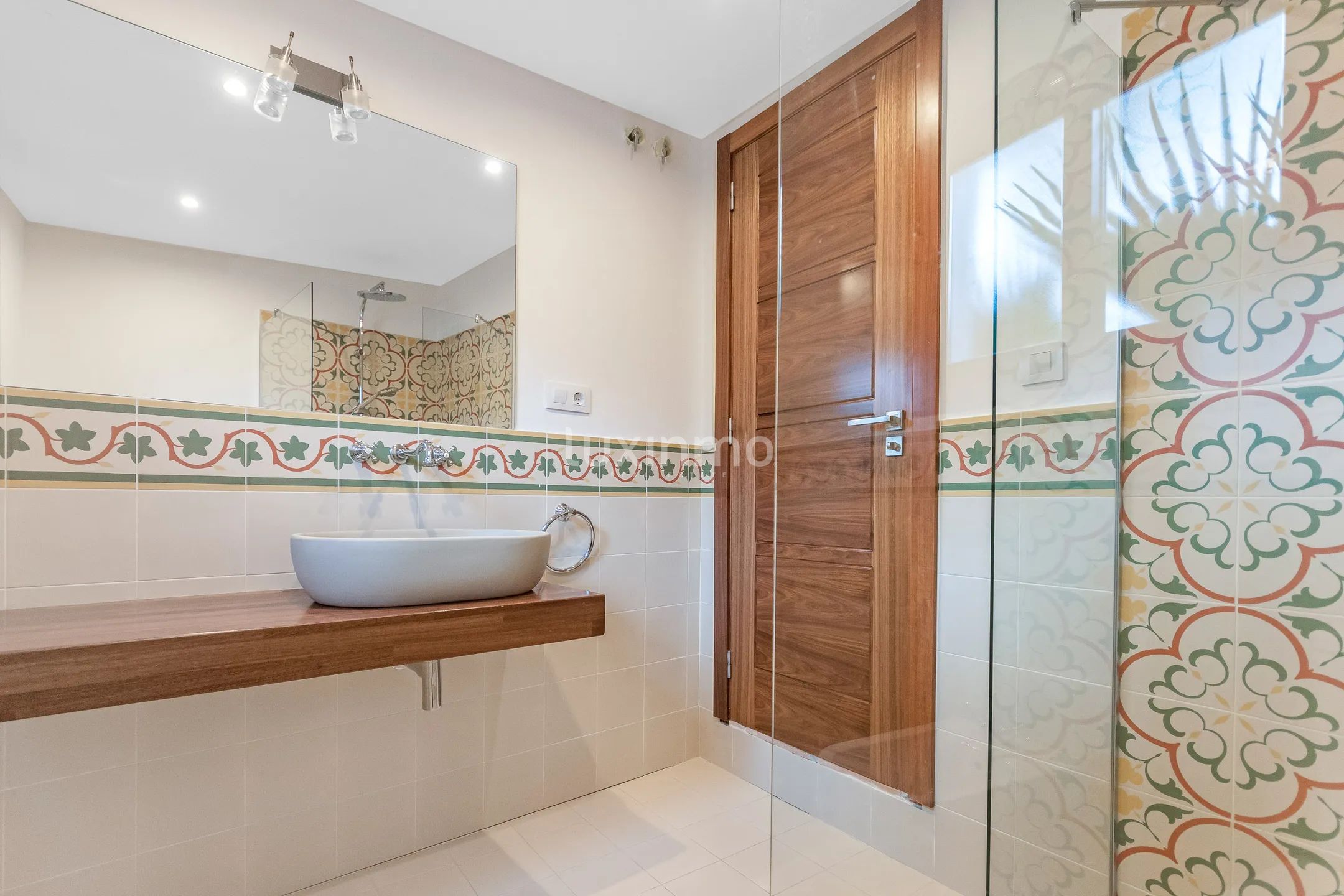 Impressive villa with pool for rent in Albir — photo 30