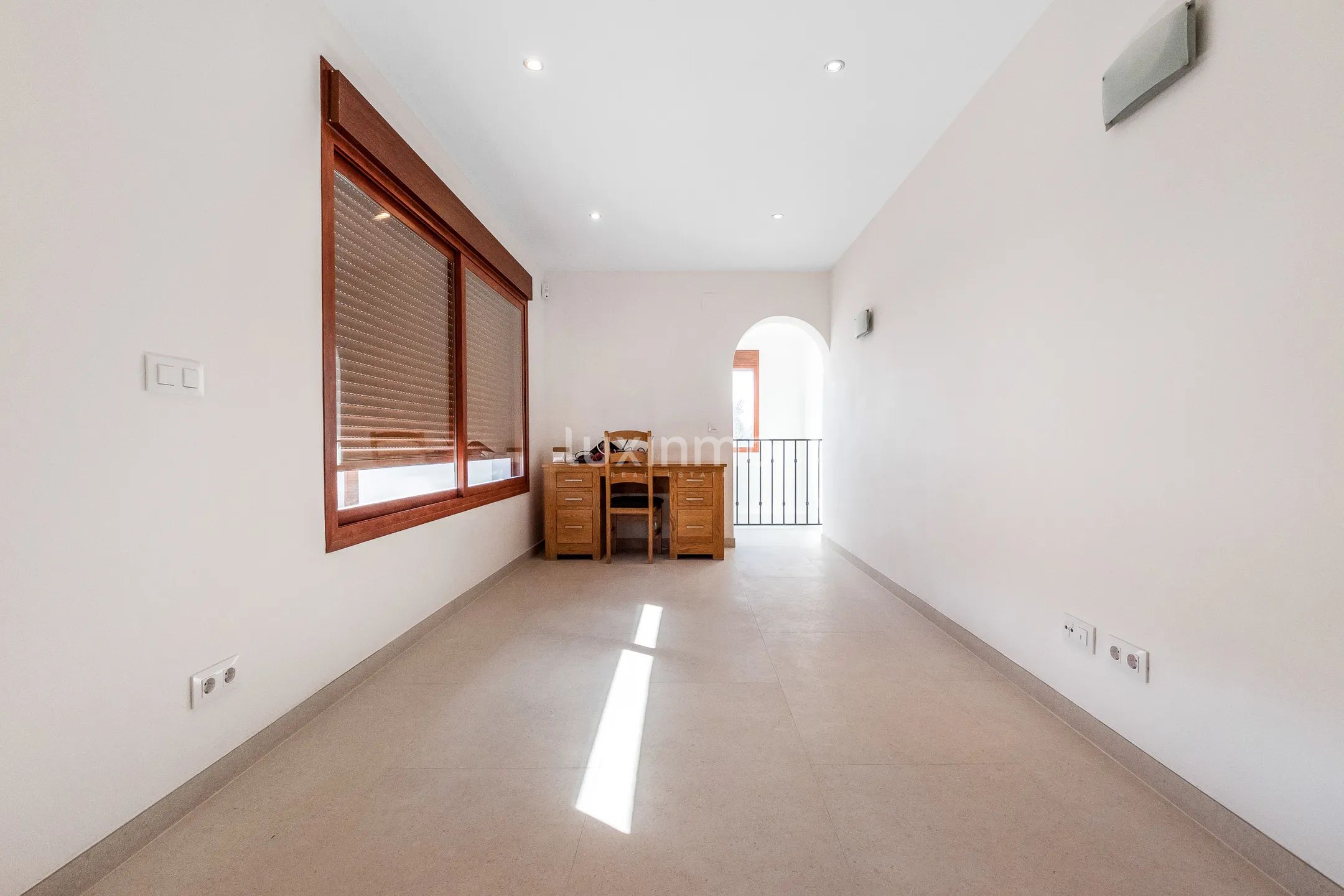 Impressive villa with pool for rent in Albir — photo 26