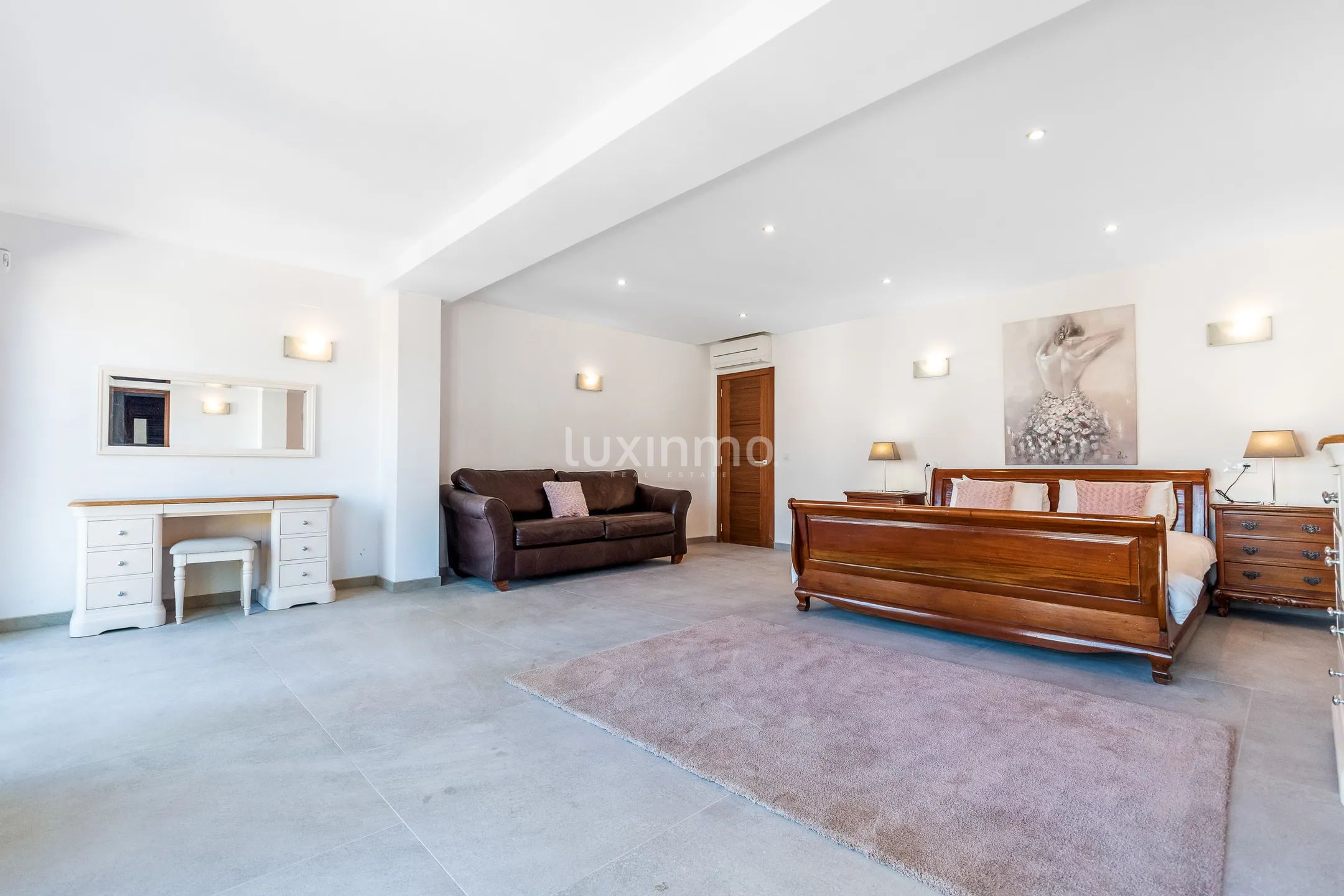 Impressive villa with pool for rent in Albir — photo 19
