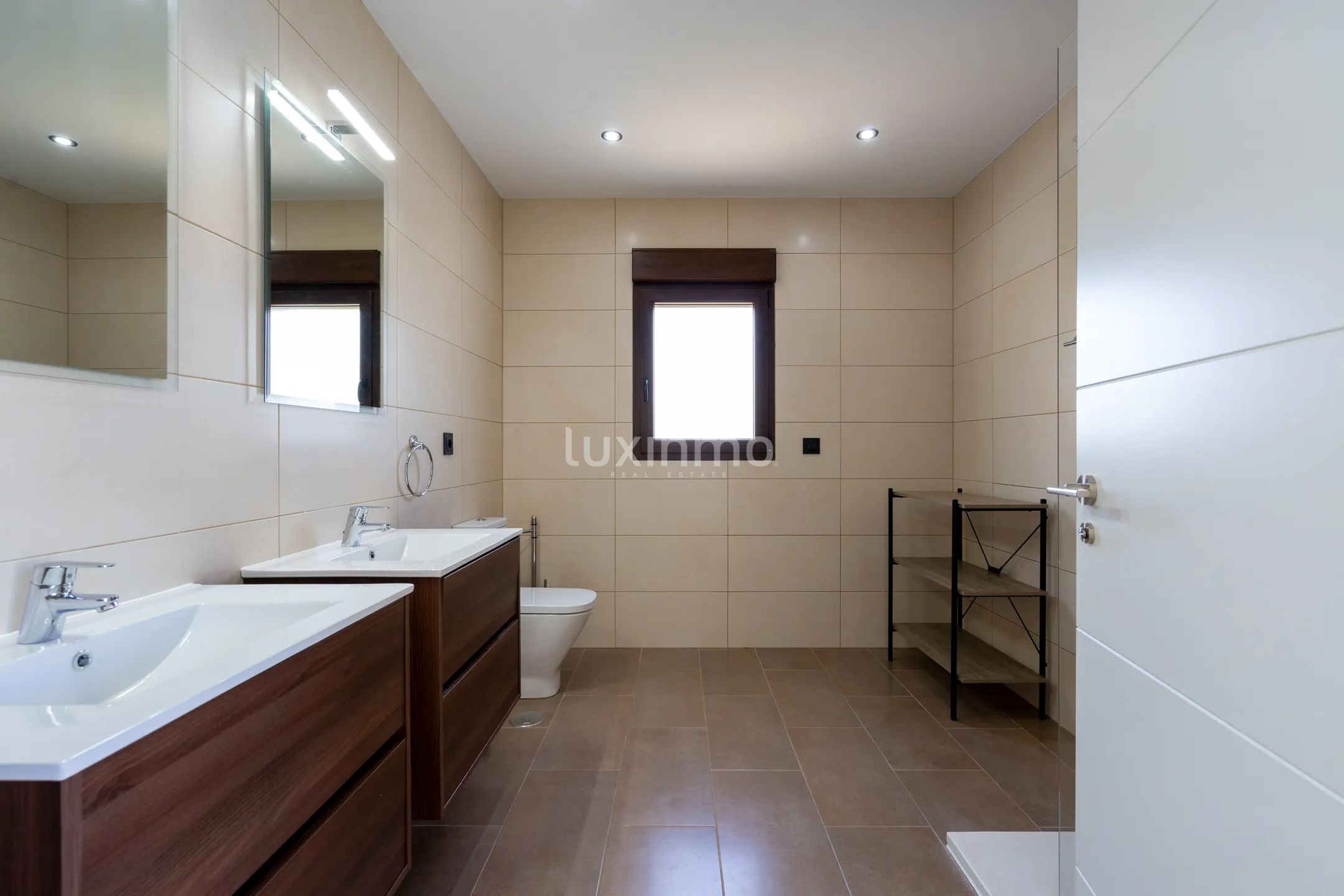 Красивая вилла с бассейном в Албире на продажу — photo 29