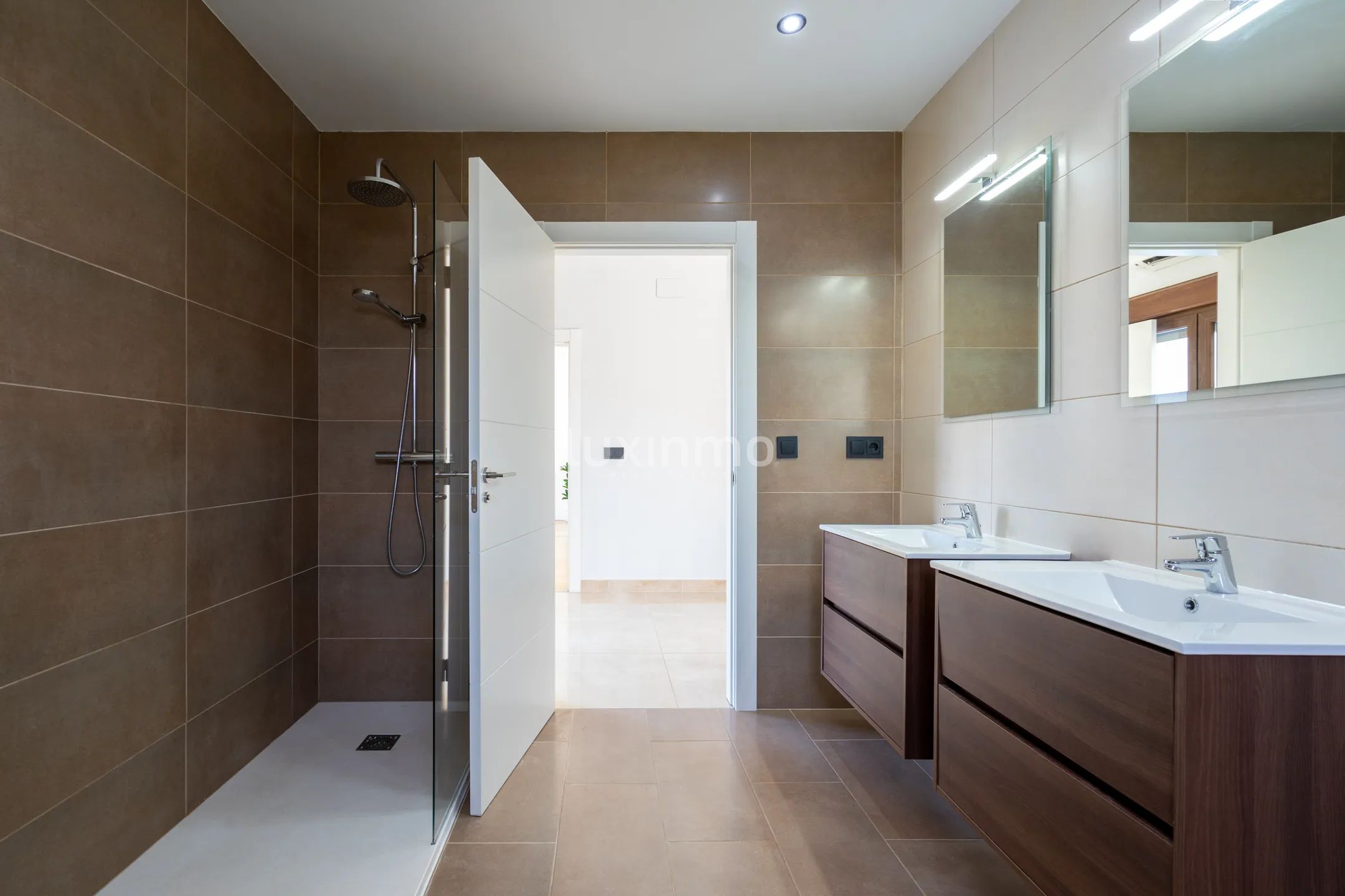 Красивая вилла с бассейном в Албире на продажу — photo 24