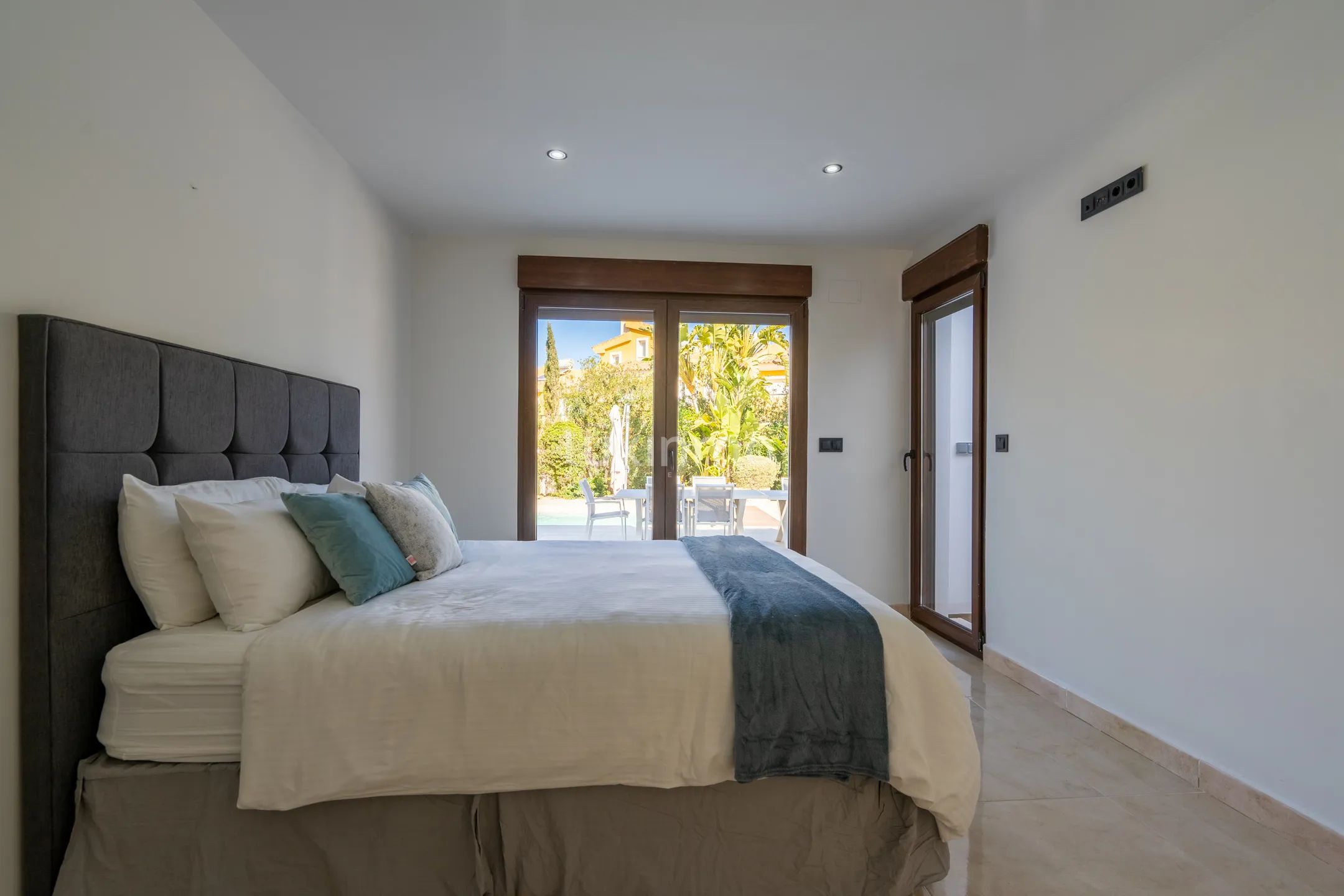 Красивая вилла с бассейном в Албире на продажу — photo 28