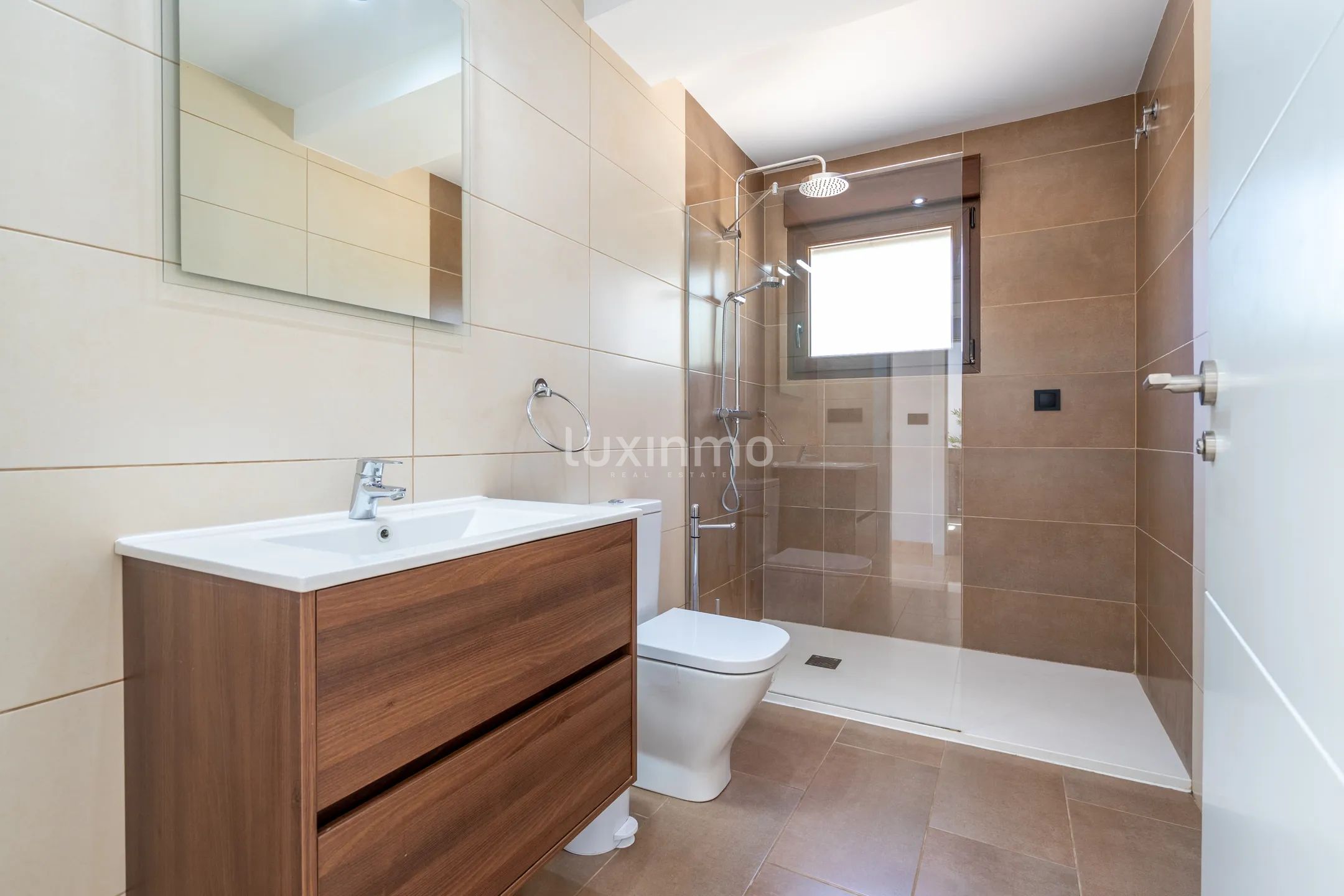 Красивая вилла с бассейном в Албире на продажу — photo 35