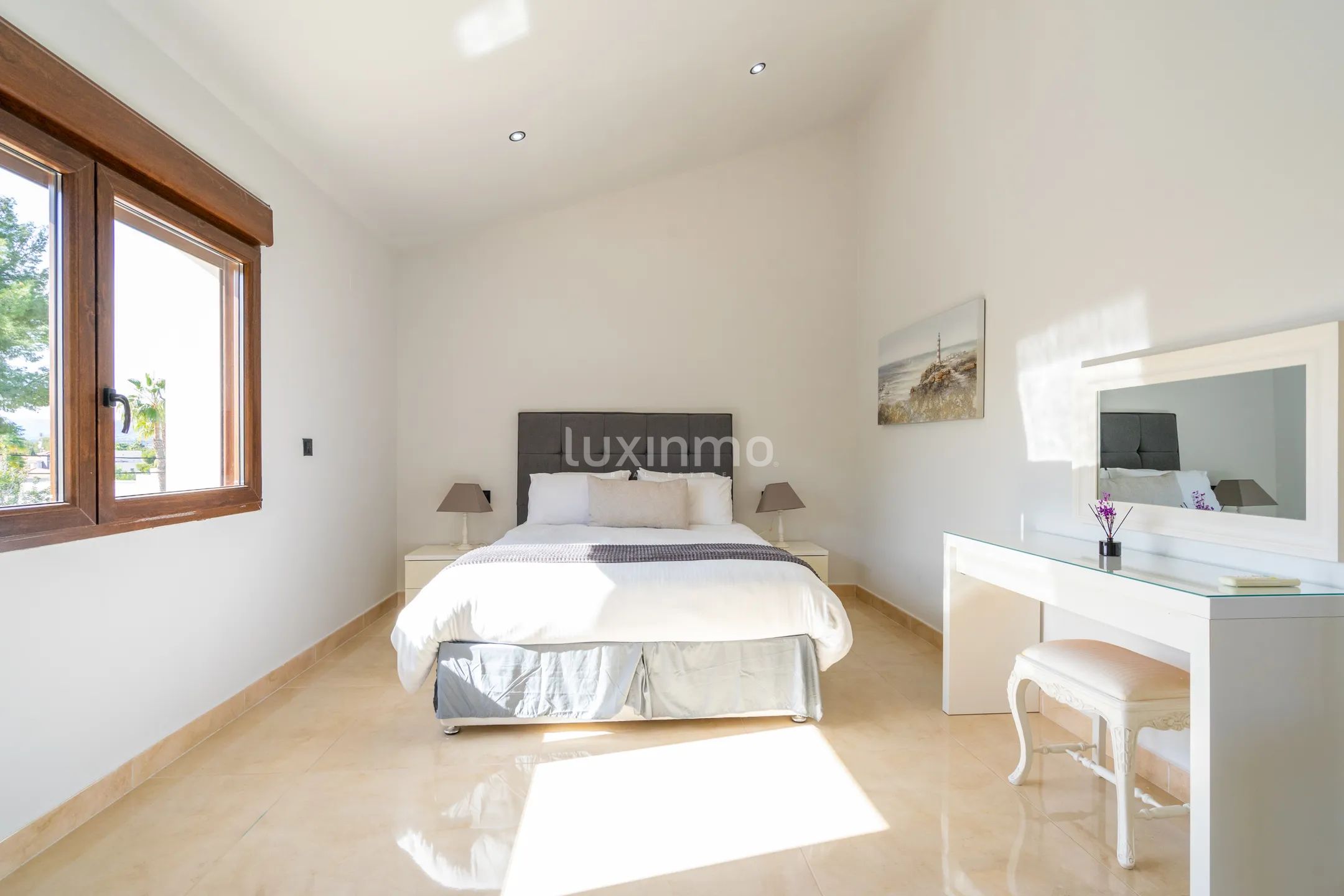 Красивая вилла с бассейном в Албире на продажу — photo 13