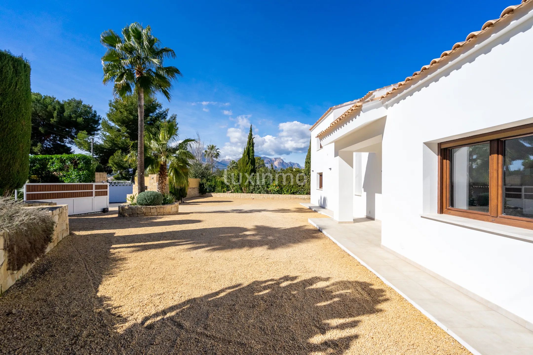 Красивая вилла с бассейном в Албире на продажу — photo 46