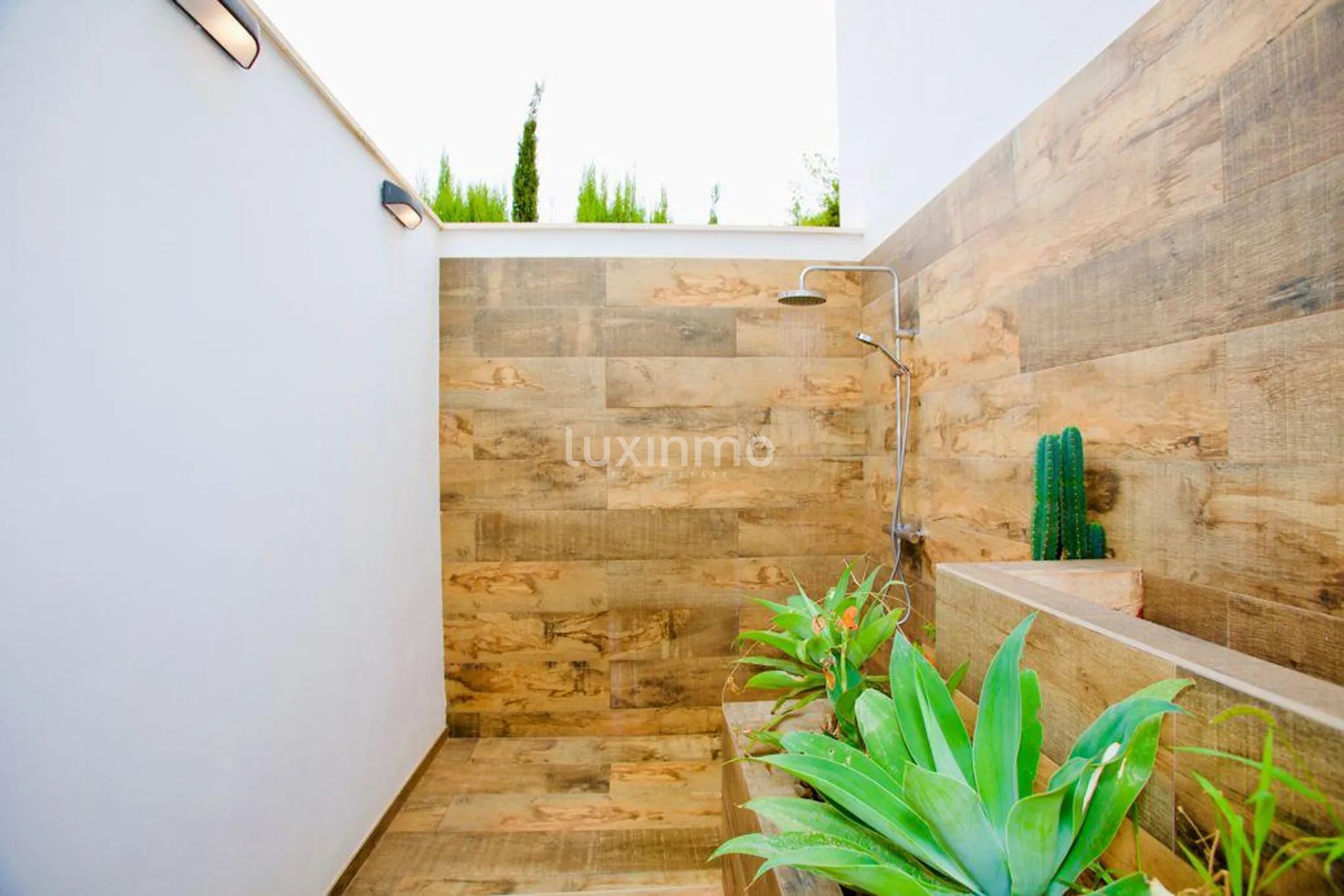 Красивая вилла с бассейном в Албире на продажу — photo 39