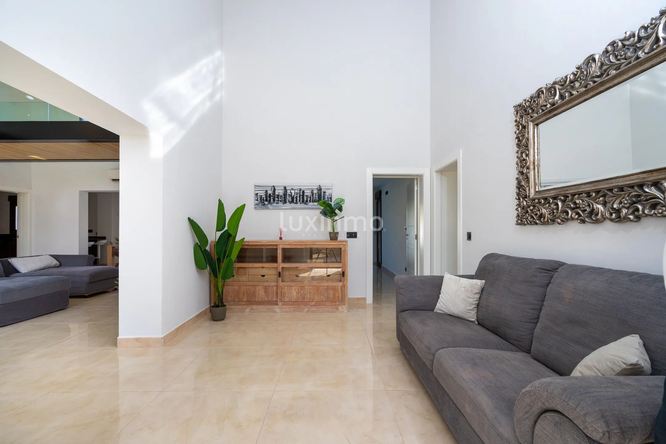 Красивая вилла с бассейном в Албире на продажу — photo 36