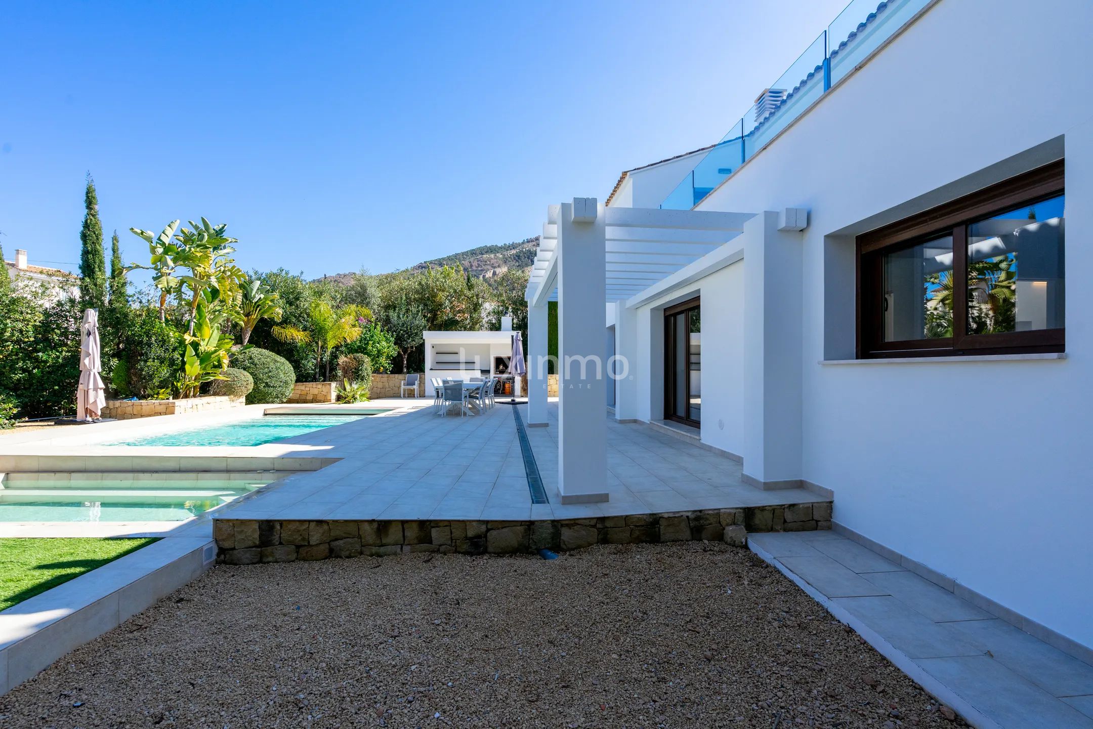 Красивая вилла с бассейном в Албире на продажу — photo 43