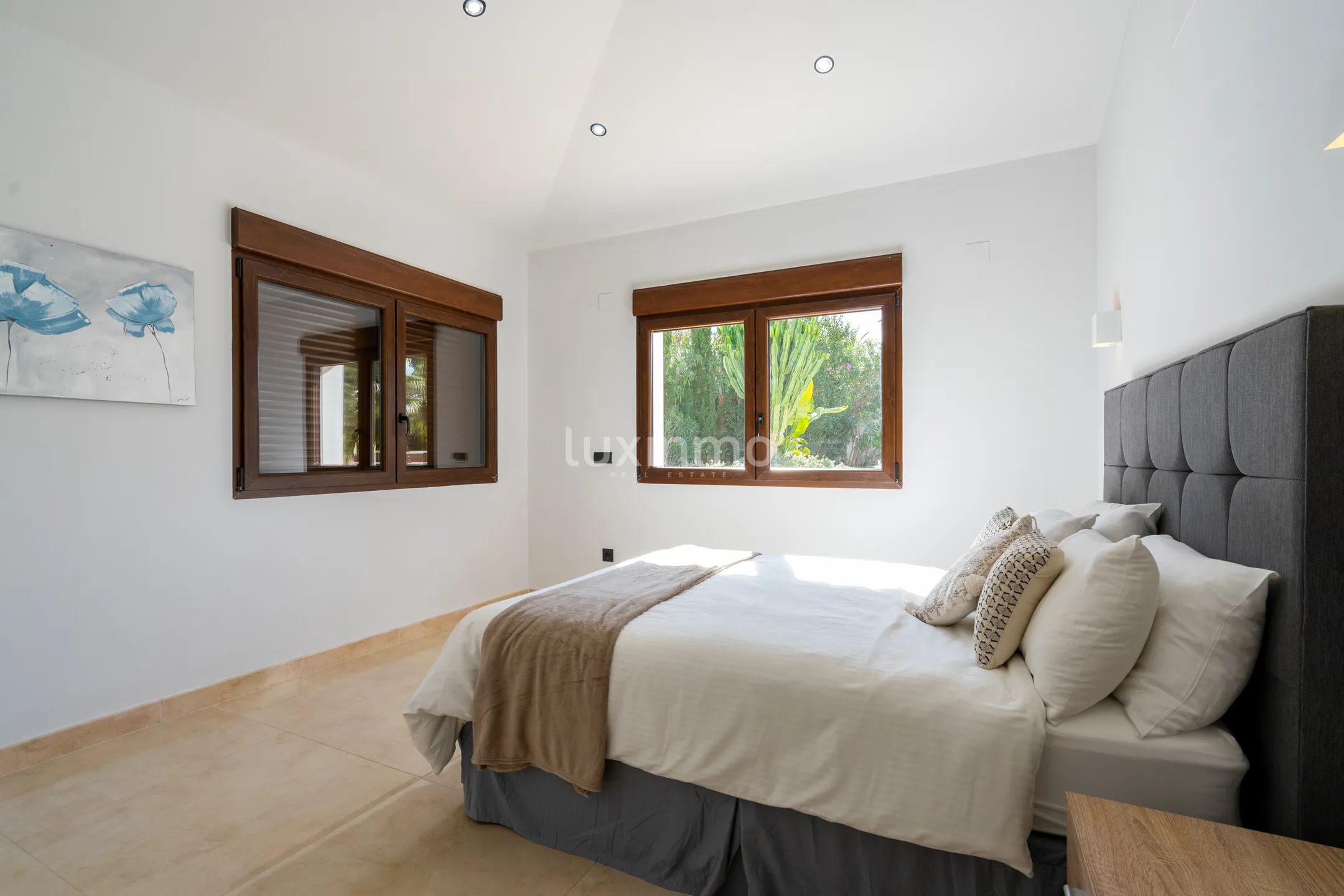 Красивая вилла с бассейном в Албире на продажу — photo 14