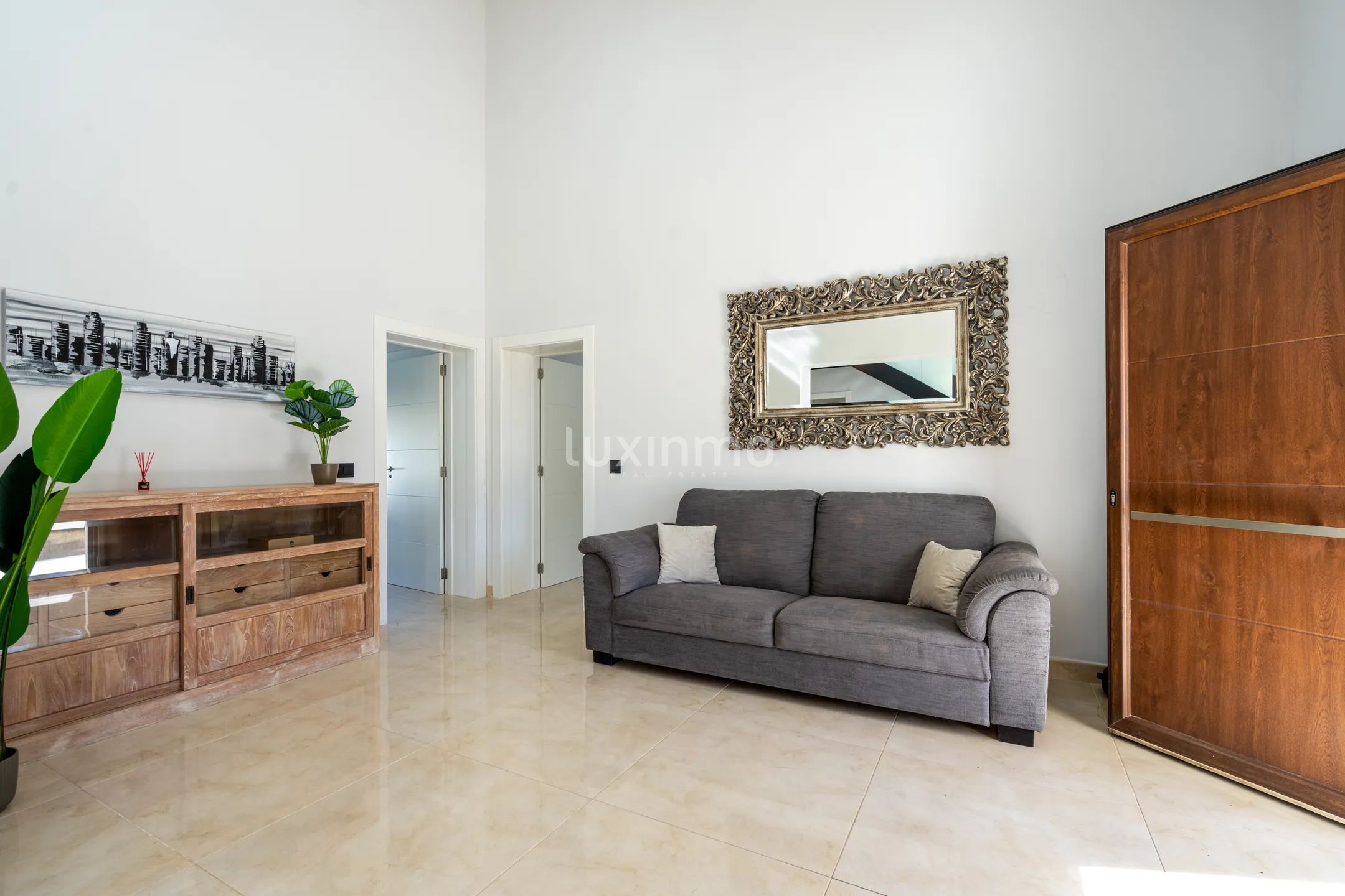 Красивая вилла с бассейном в Албире на продажу — photo 37