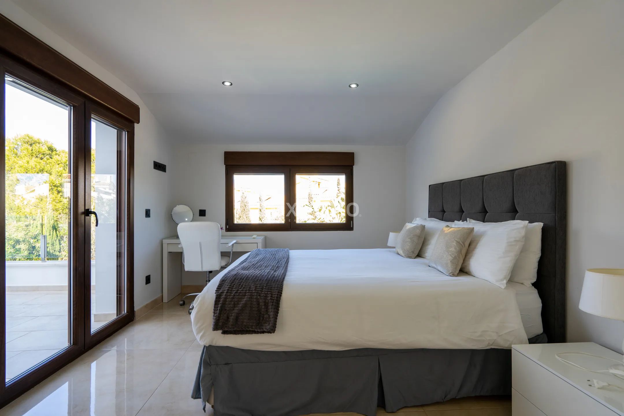 Красивая вилла с бассейном в Албире на продажу — photo 33