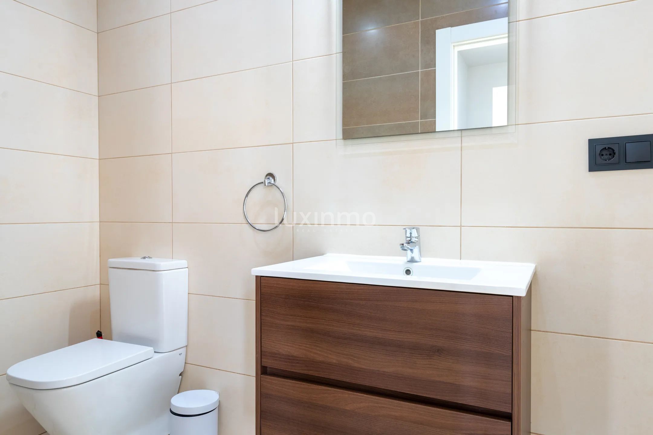 Красивая вилла с бассейном в Албире на продажу — photo 21