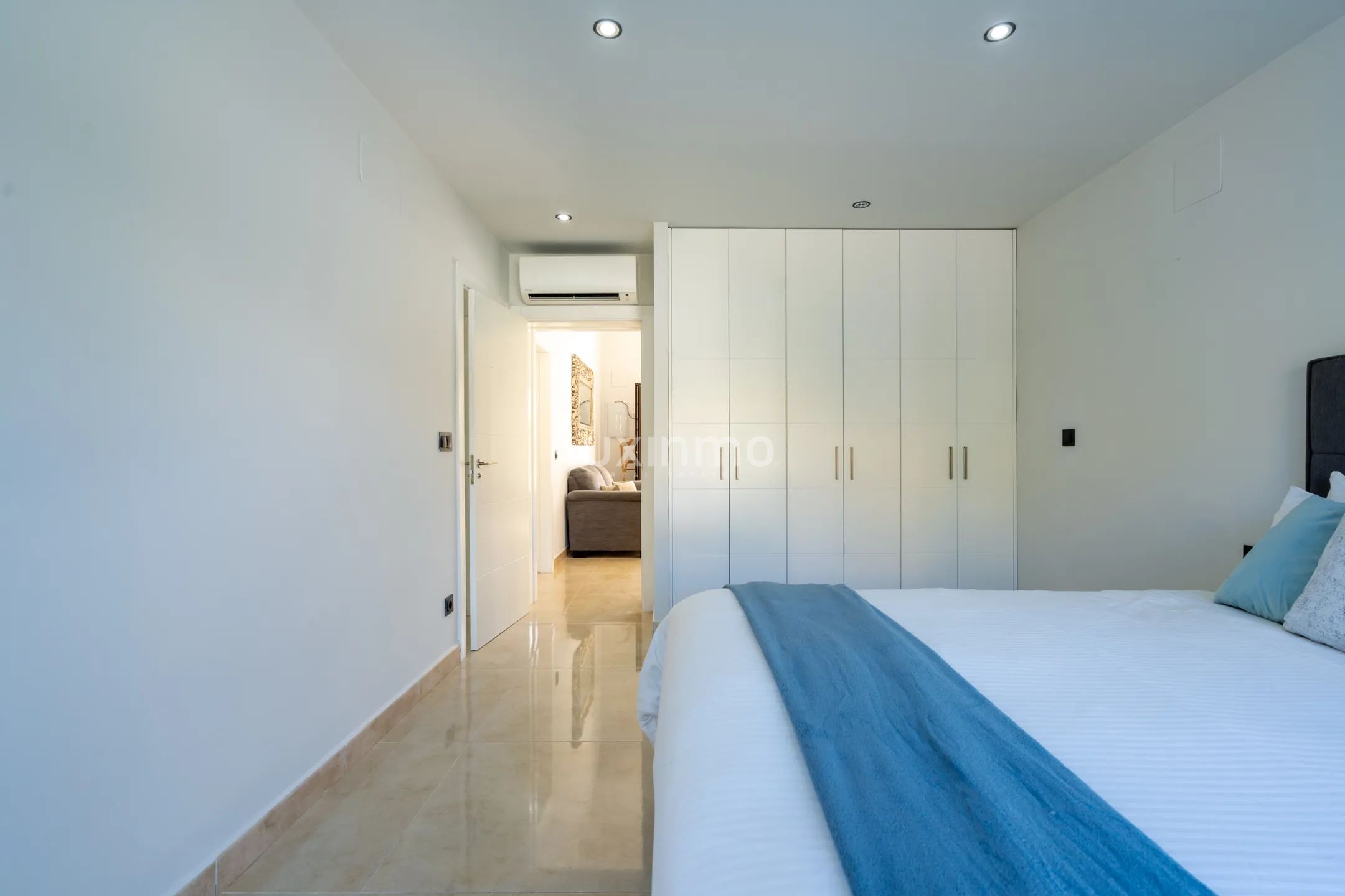 Красивая вилла с бассейном в Албире на продажу — photo 25