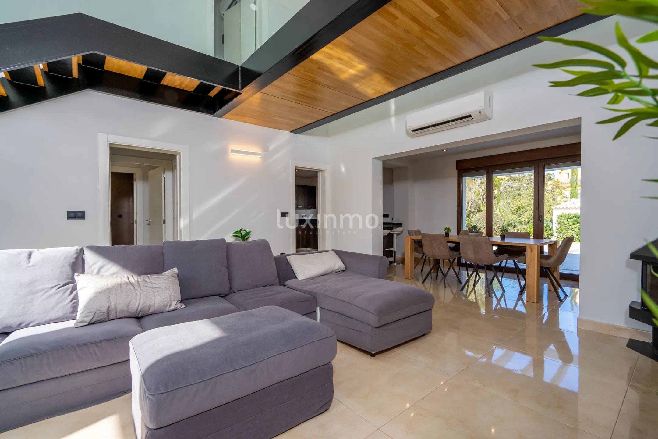 Красивая вилла с бассейном в Албире на продажу — photo 9