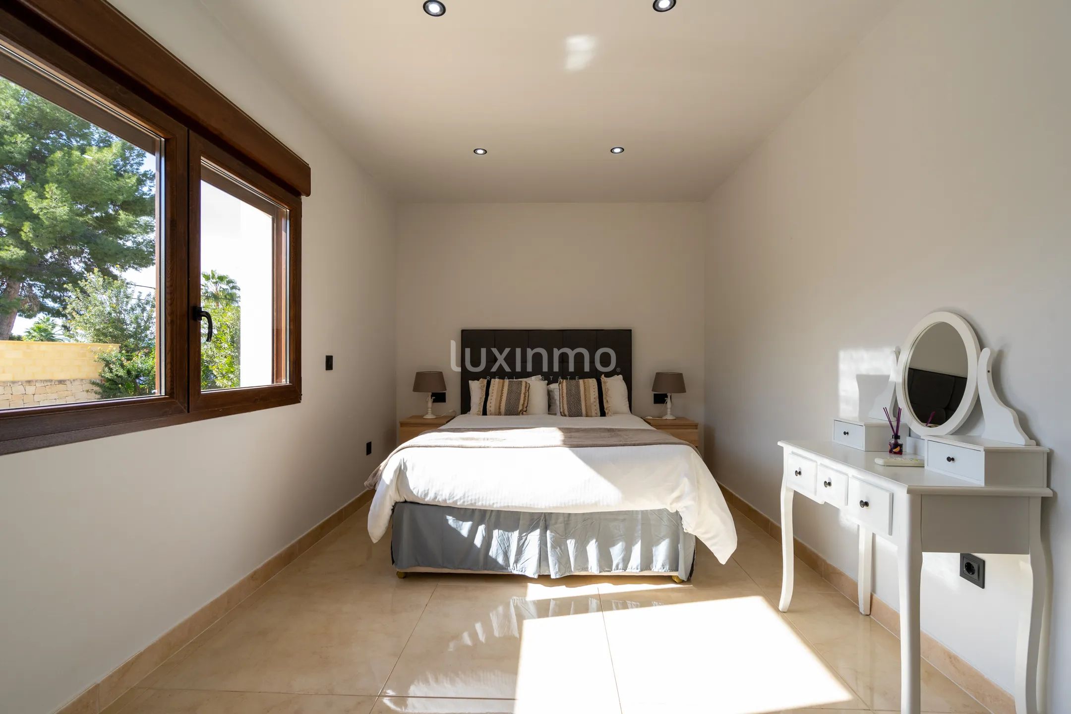 Красивая вилла с бассейном в Албире на продажу — photo 30