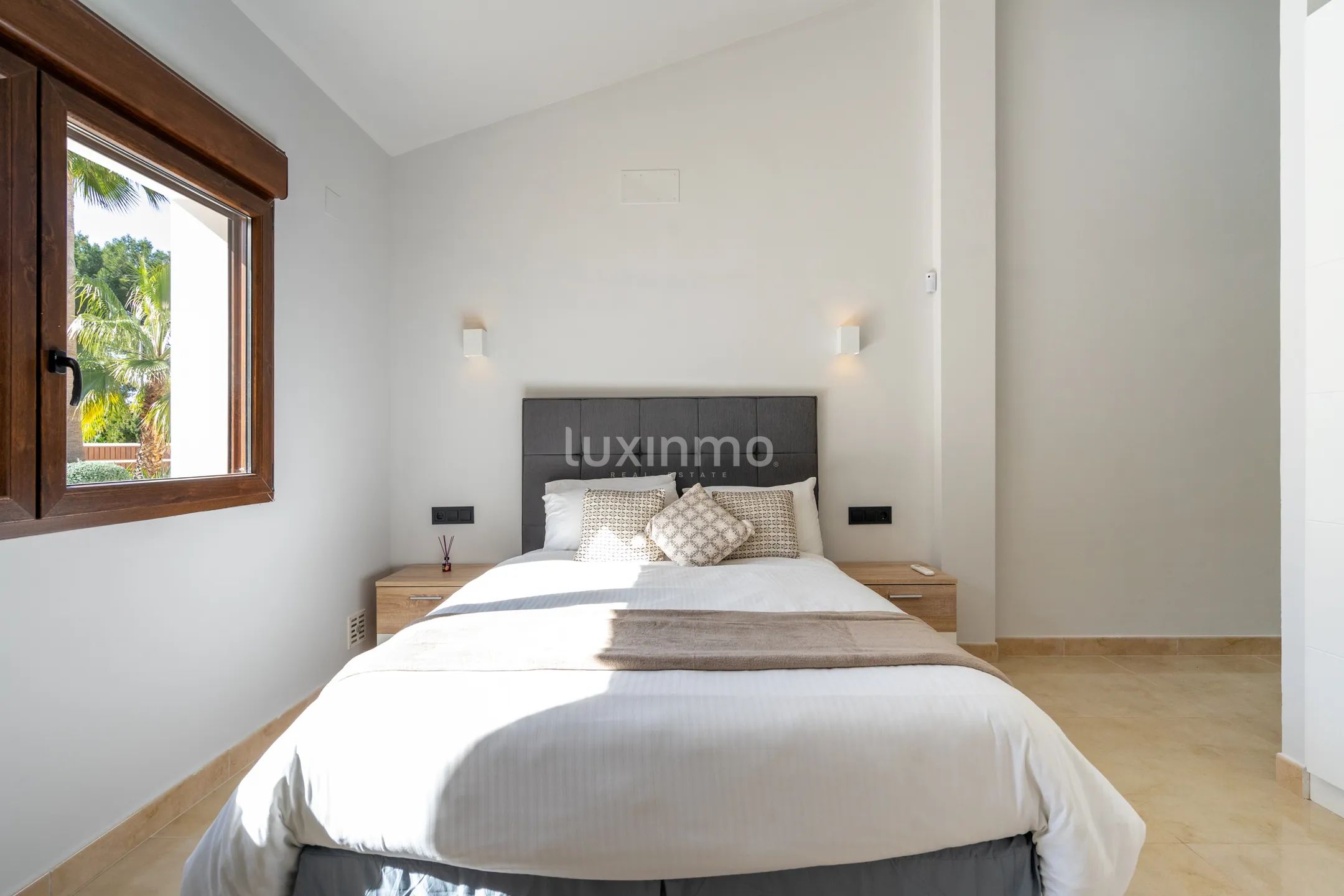 Красивая вилла с бассейном в Албире на продажу — photo 15