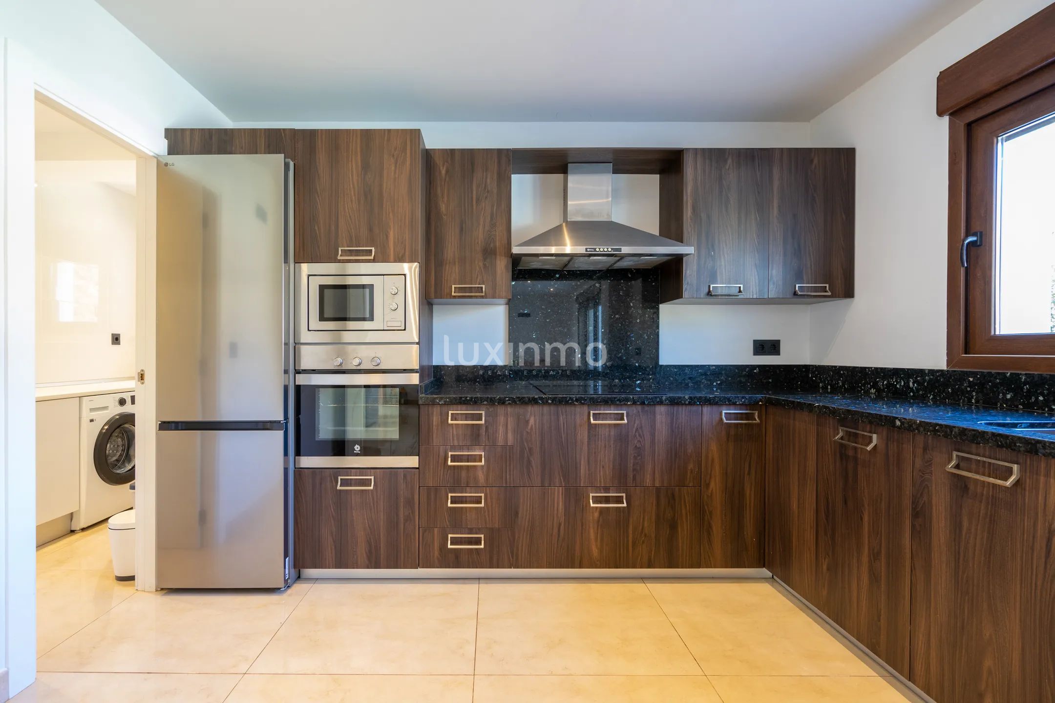 Красивая вилла с бассейном в Албире на продажу — photo 12