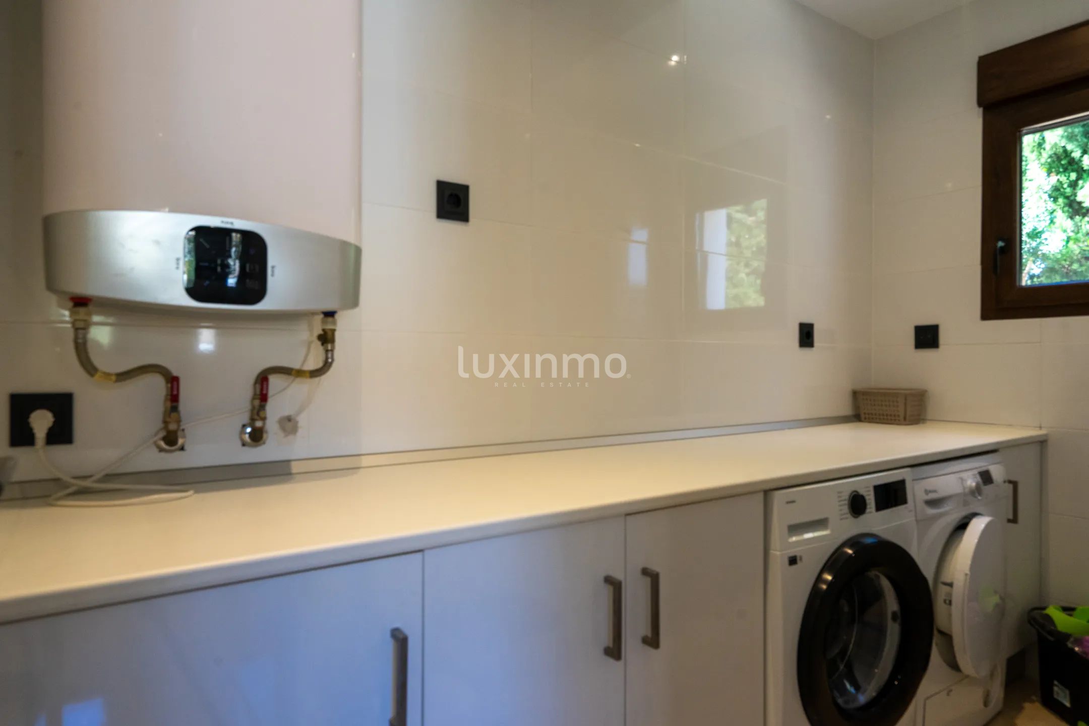 Красивая вилла с бассейном в Албире на продажу — photo 41