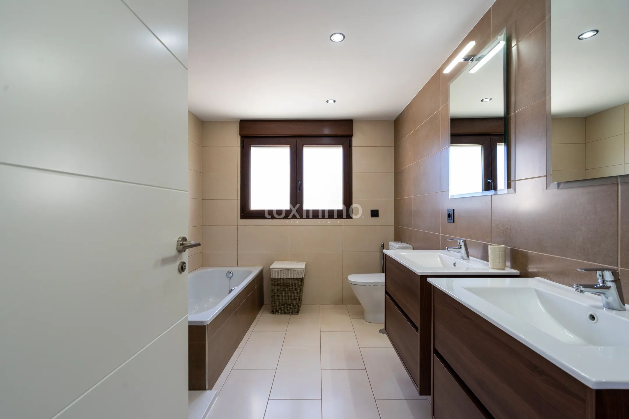 Красивая вилла с бассейном в Албире на продажу — photo 27